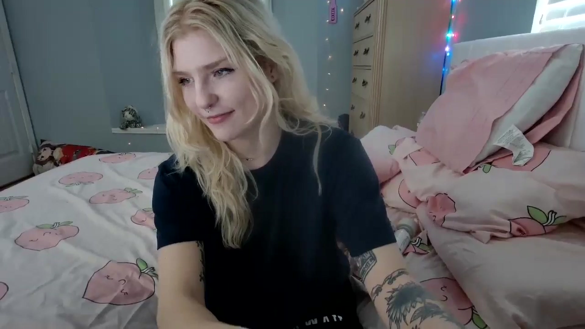 Gallery image thumbnail from DuckChan0's myfreecams stream on, 09/24/2024, 14:40 image 17 of 20