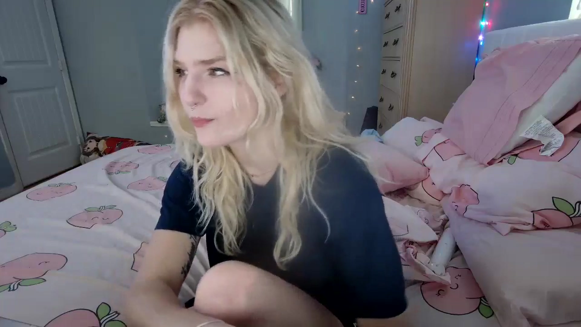 Gallery image thumbnail from DuckChan0's myfreecams stream on, 09/24/2024, 14:40 image 14 of 20