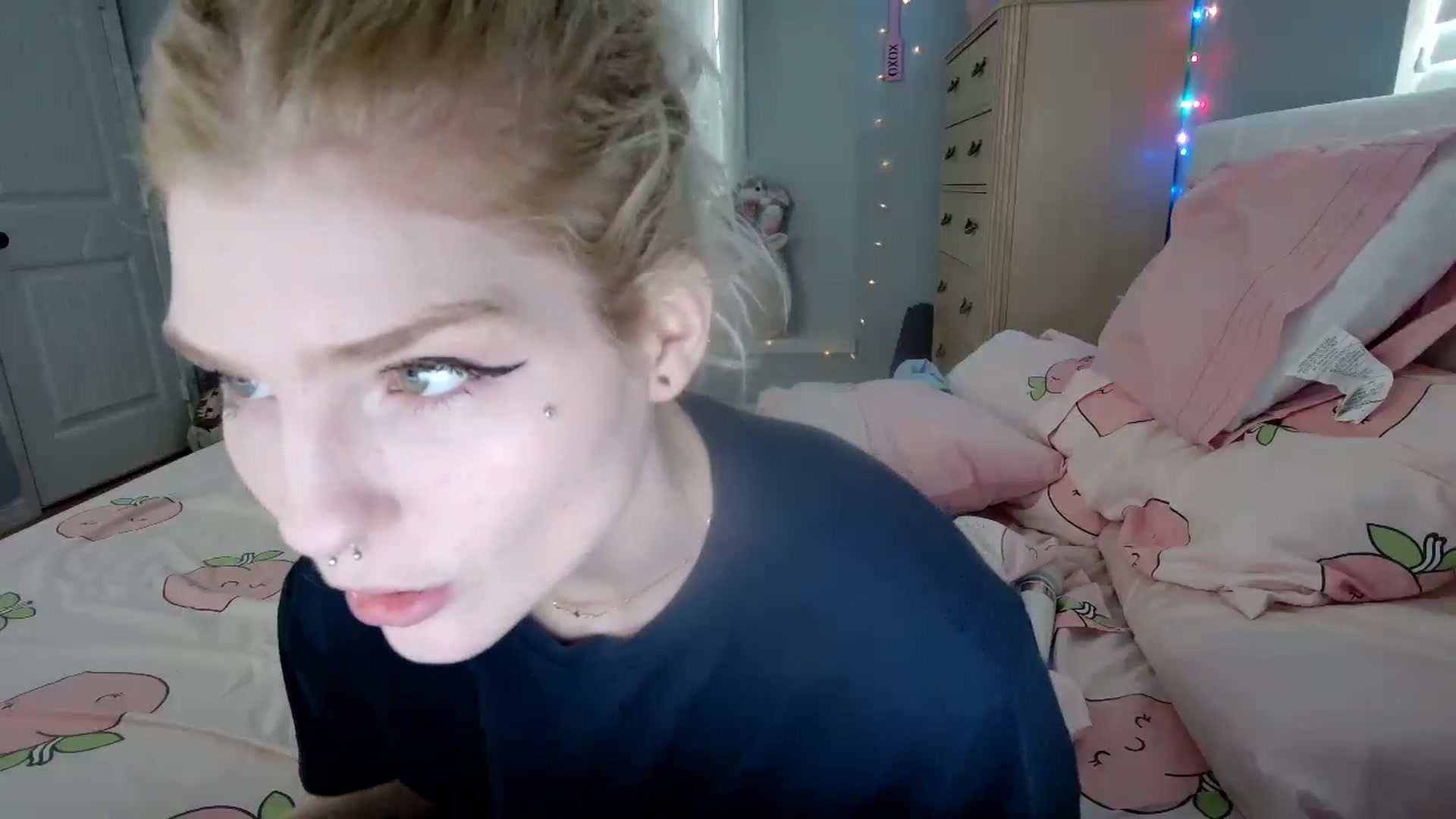 Gallery image thumbnail from DuckChan0's myfreecams stream on, 09/24/2024, 14:40 image 9 of 20