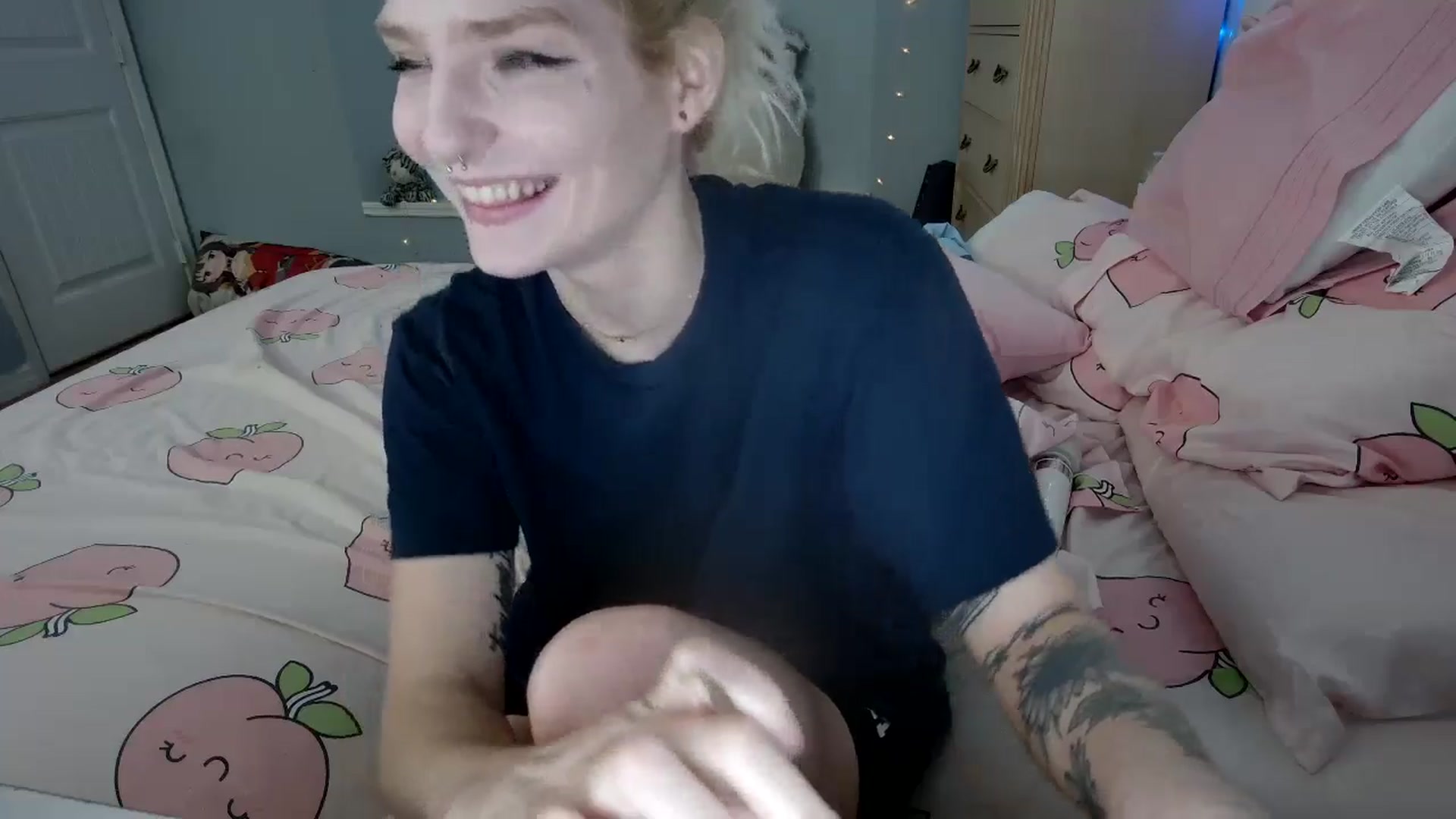 Gallery image thumbnail from DuckChan0's myfreecams stream on, 09/24/2024, 14:40 image 10 of 20