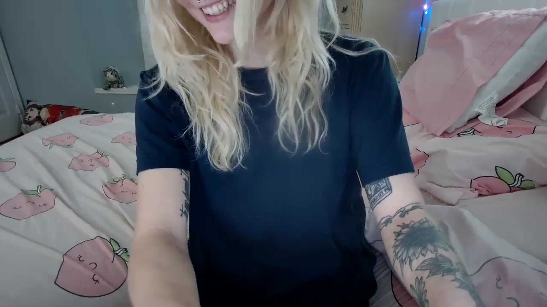 Gallery image thumbnail from DuckChan0's myfreecams stream on, 09/24/2024, 15:15 image 9 of 20