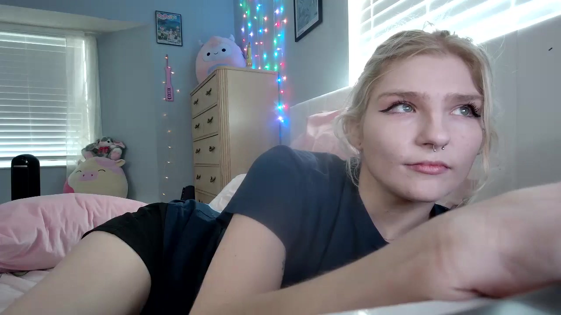 Gallery image thumbnail from DuckChan0's myfreecams stream on, 09/24/2024, 16:16 image 16 of 20