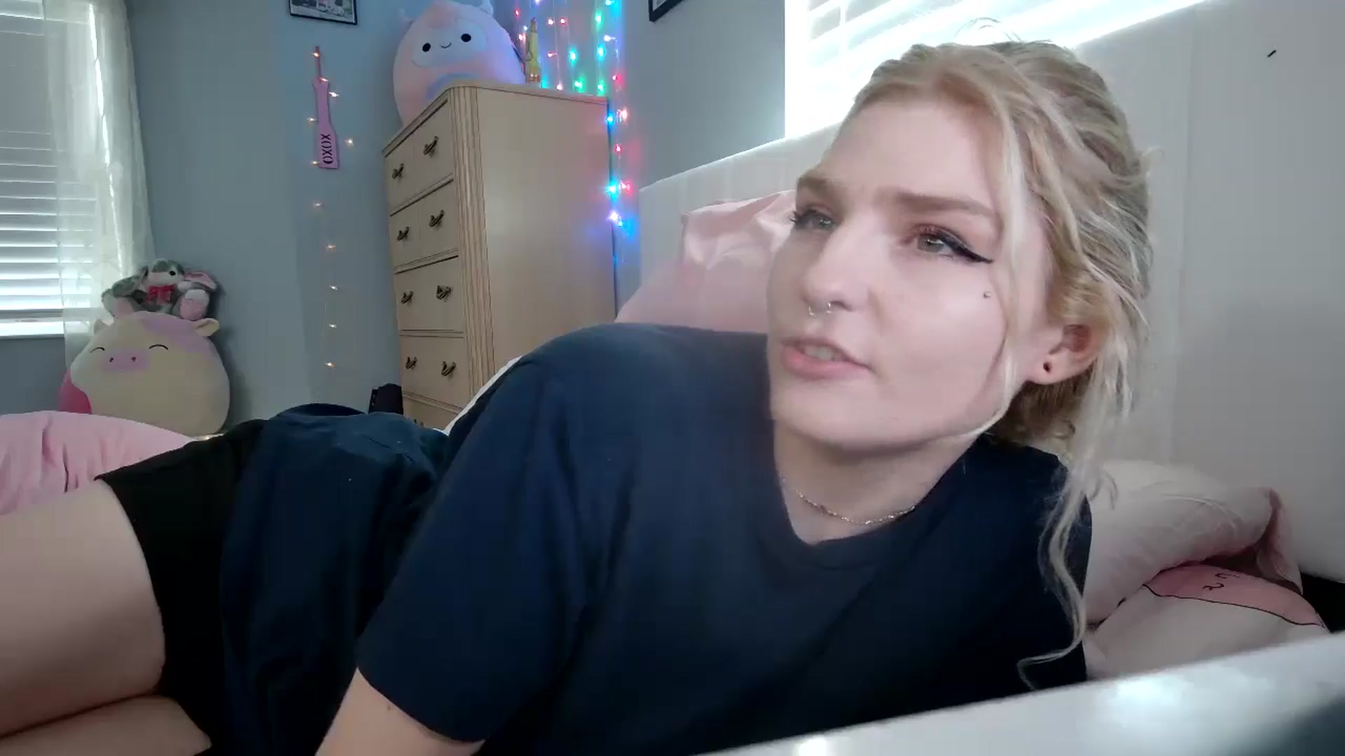 Gallery image thumbnail from DuckChan0's myfreecams stream on, 09/24/2024, 16:16 image 7 of 20