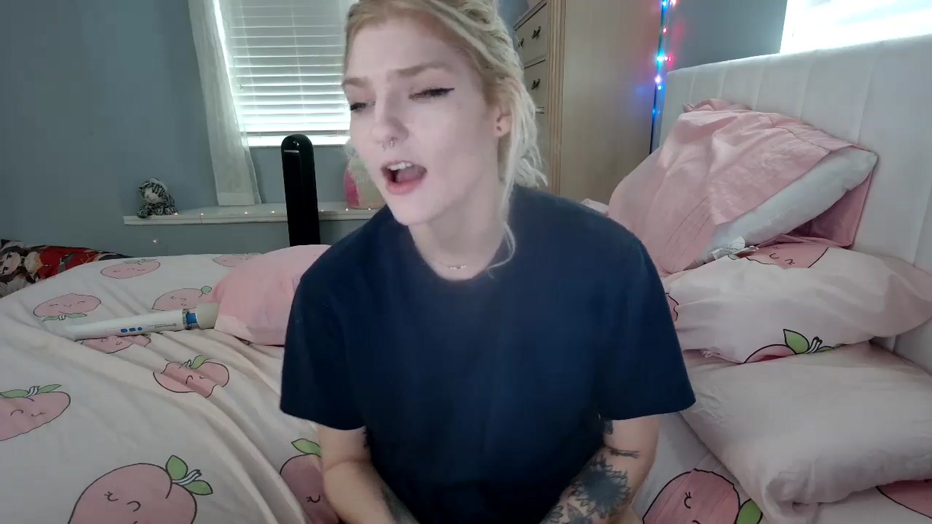 Gallery image thumbnail from DuckChan0's myfreecams stream on, 09/24/2024, 16:16 image 3 of 20