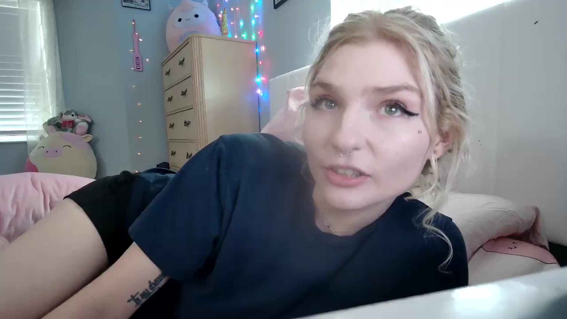Gallery image thumbnail from DuckChan0's myfreecams stream on, 09/24/2024, 16:16 image 8 of 20