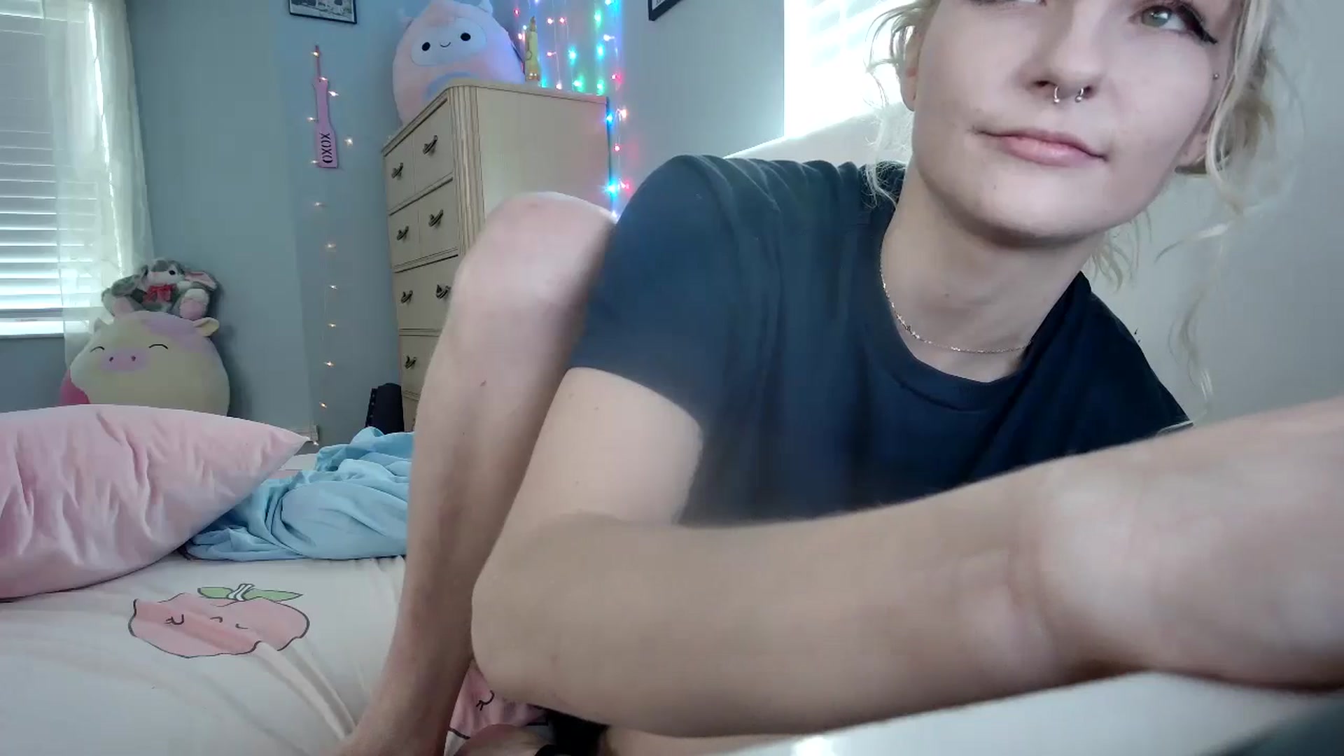 Gallery image thumbnail from DuckChan0's myfreecams stream on, 09/24/2024, 16:16 image 9 of 20