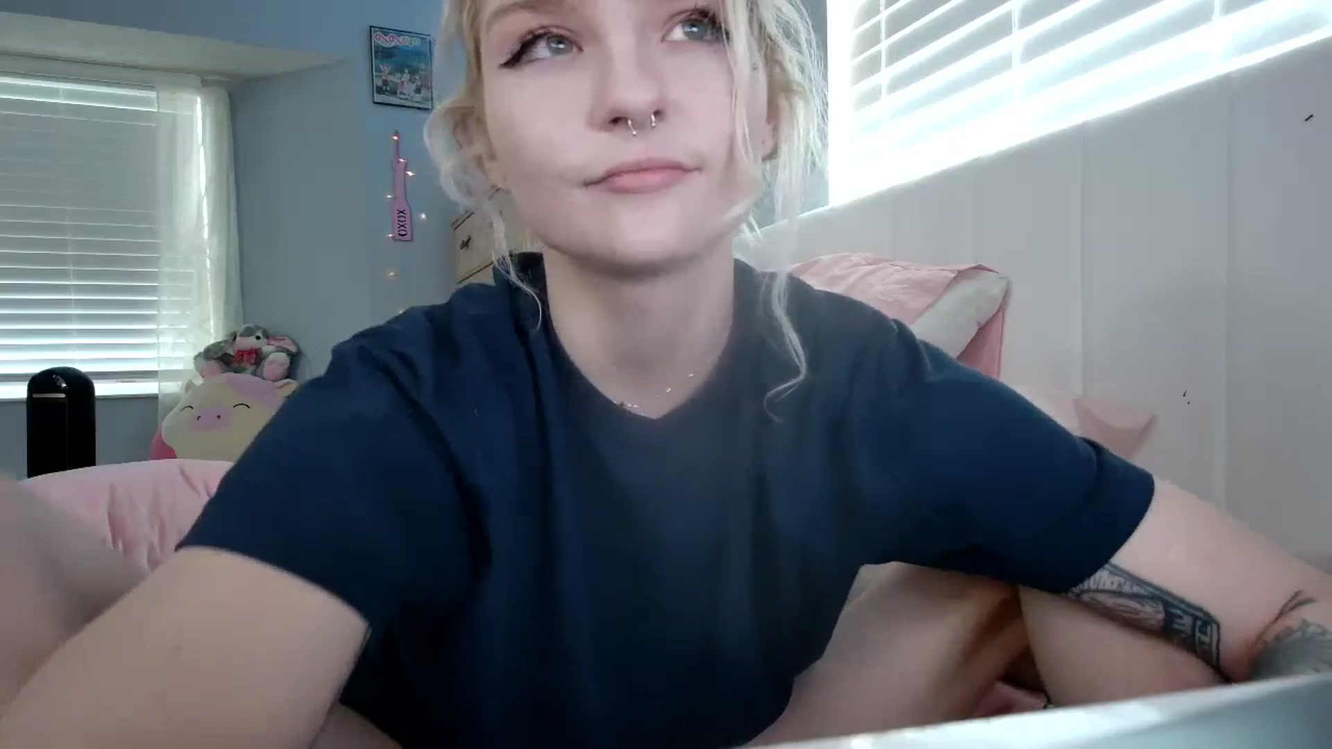 Gallery image thumbnail from DuckChan0's myfreecams stream on, 09/24/2024, 16:16 image 12 of 20