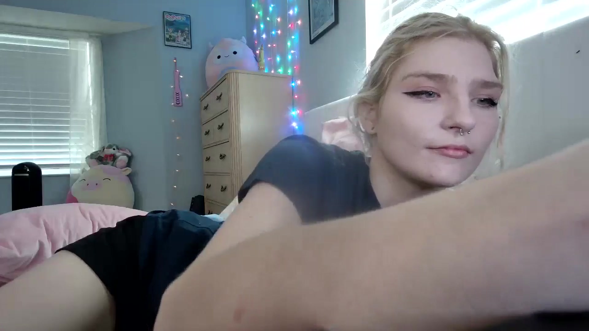 Gallery image thumbnail from DuckChan0's myfreecams stream on, 09/24/2024, 16:16 image 15 of 20