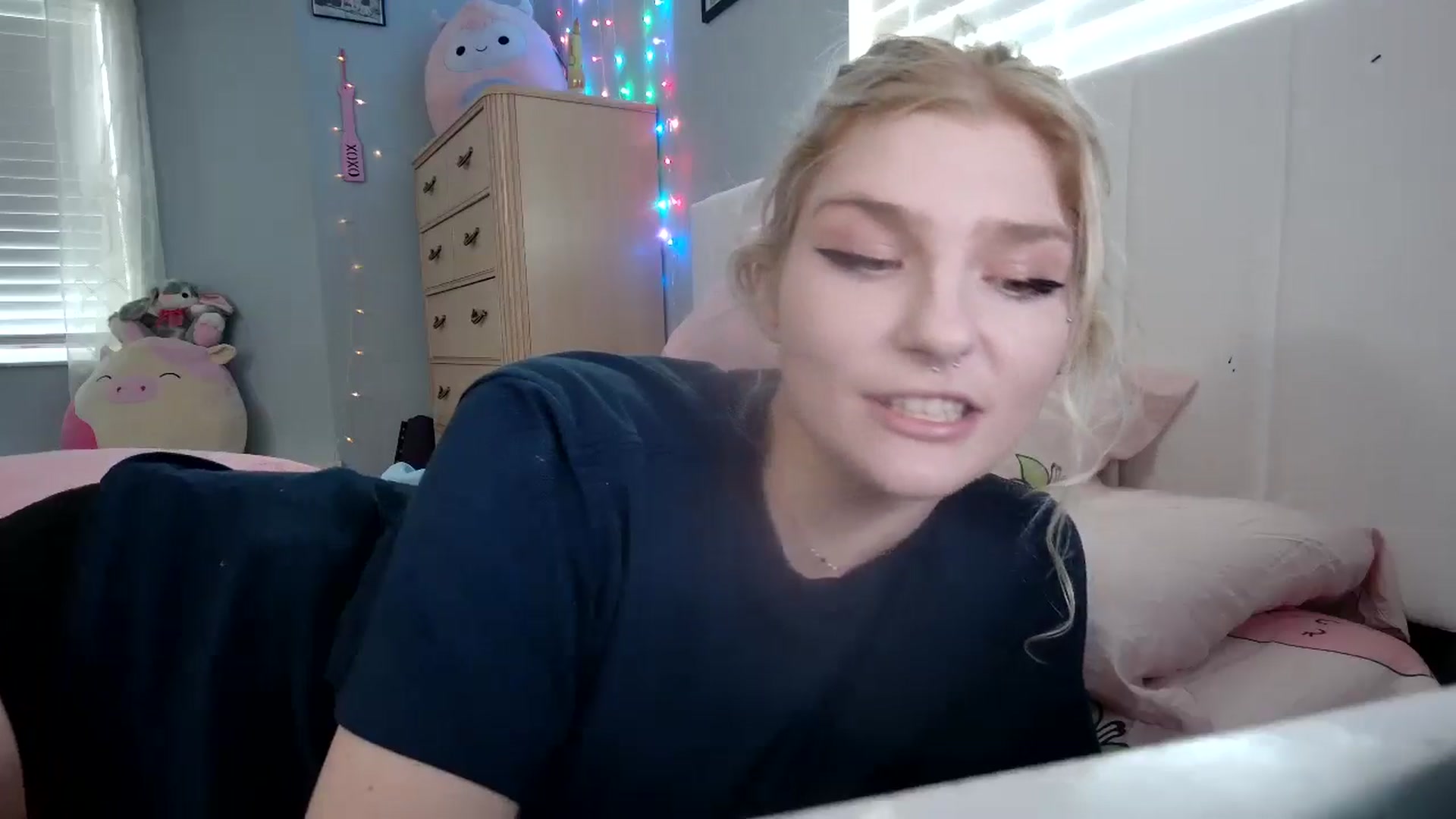 Gallery image thumbnail from DuckChan0's myfreecams stream on, 09/24/2024, 16:16 image 5 of 20