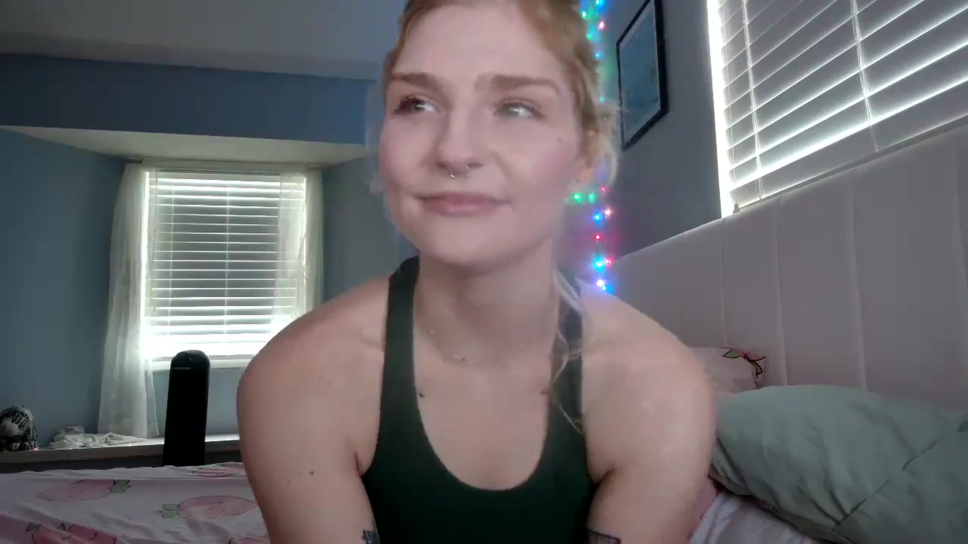 Gallery image thumbnail from DuckChan0's myfreecams stream on, 09/26/2024, 16:33 image 19 of 20