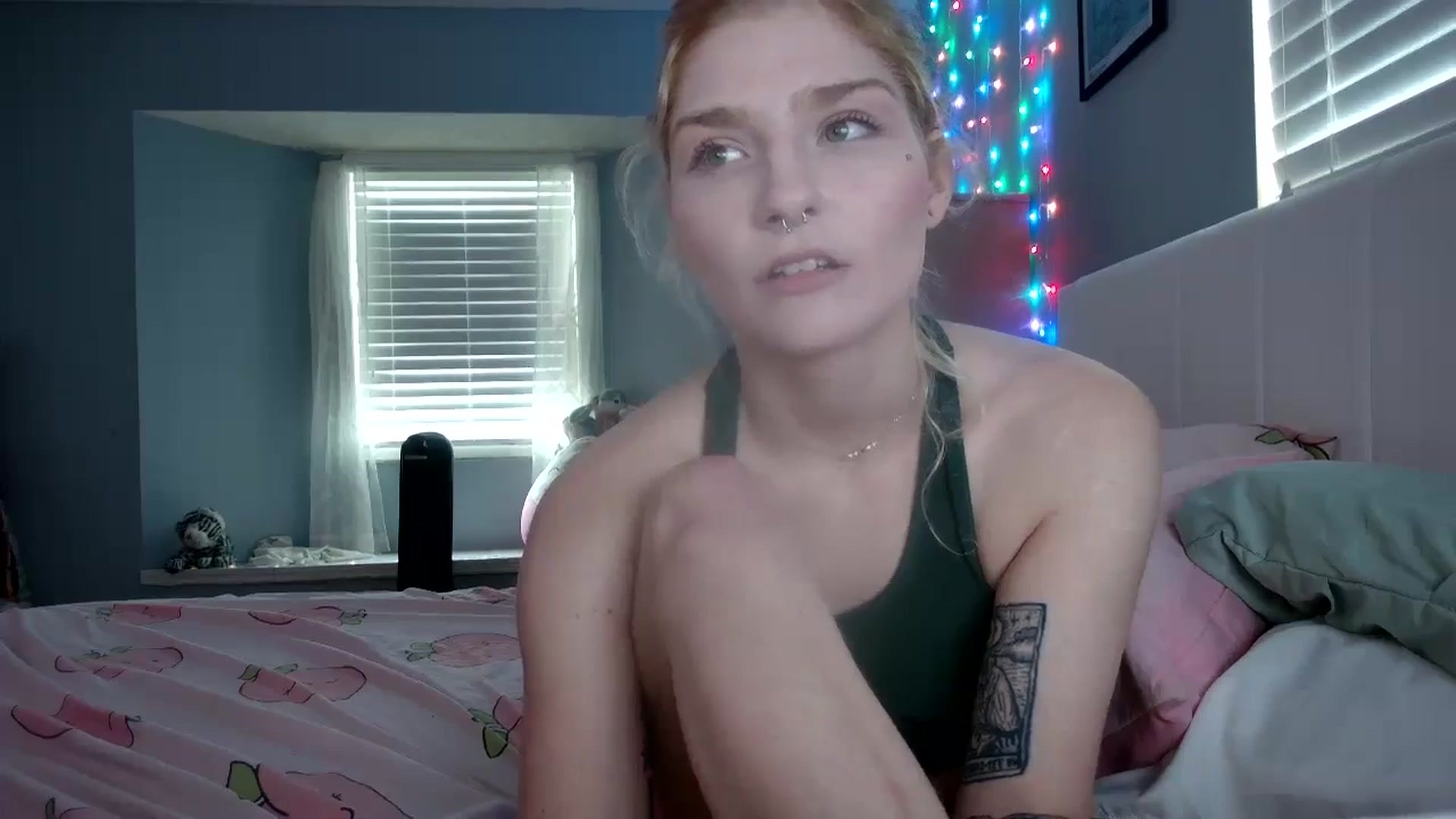 Gallery image thumbnail from DuckChan0's myfreecams stream on, 09/26/2024, 16:33 image 12 of 20