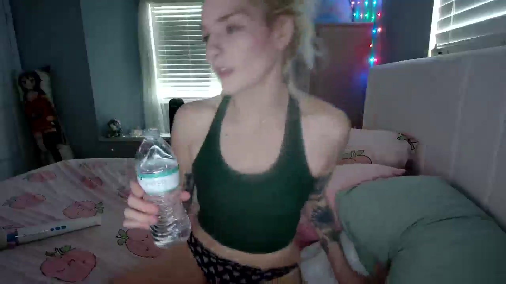 Gallery image thumbnail from DuckChan0's myfreecams stream on, 09/26/2024, 16:33 image 16 of 20