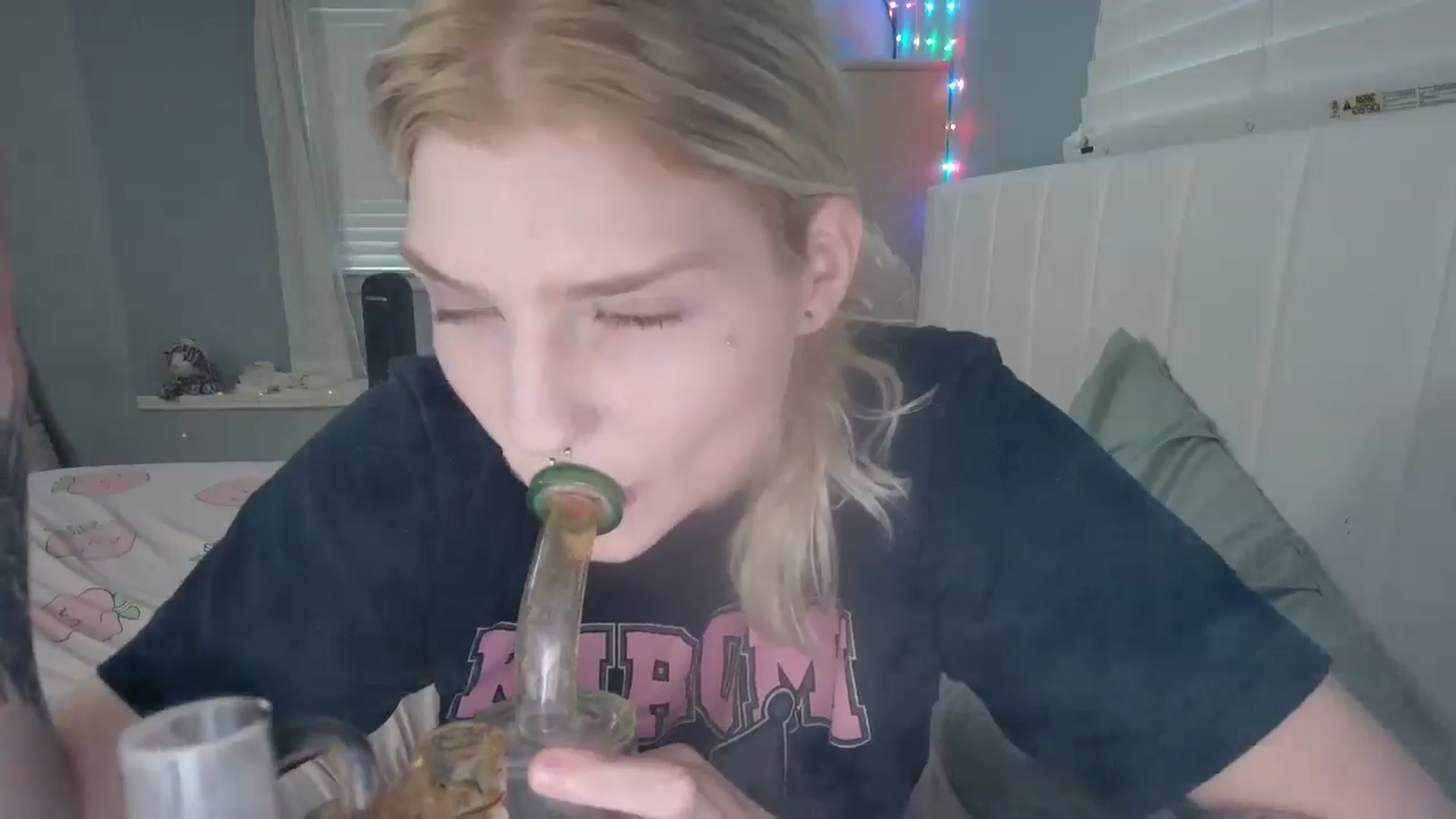 Gallery image thumbnail from DuckChan0's myfreecams stream on, 09/26/2024, 23:12 image 9 of 20