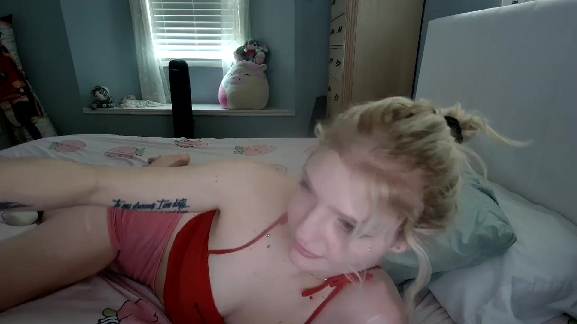 Gallery image thumbnail from DuckChan0's myfreecams stream on, 09/27/2024, 16:27 image 3 of 20