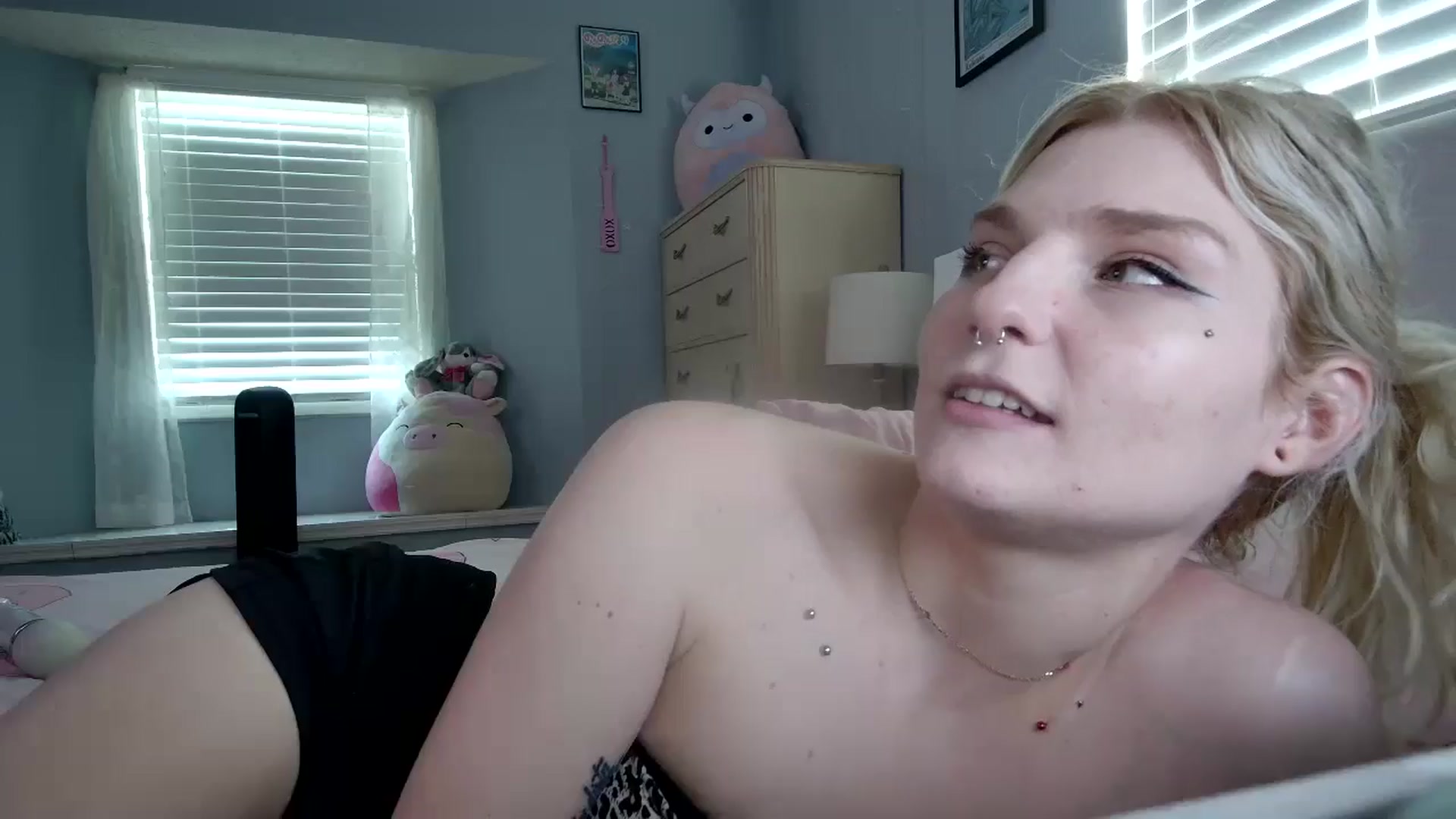 Gallery image thumbnail from DuckChan0's myfreecams stream on, 09/30/2024, 16:20 image 10 of 20