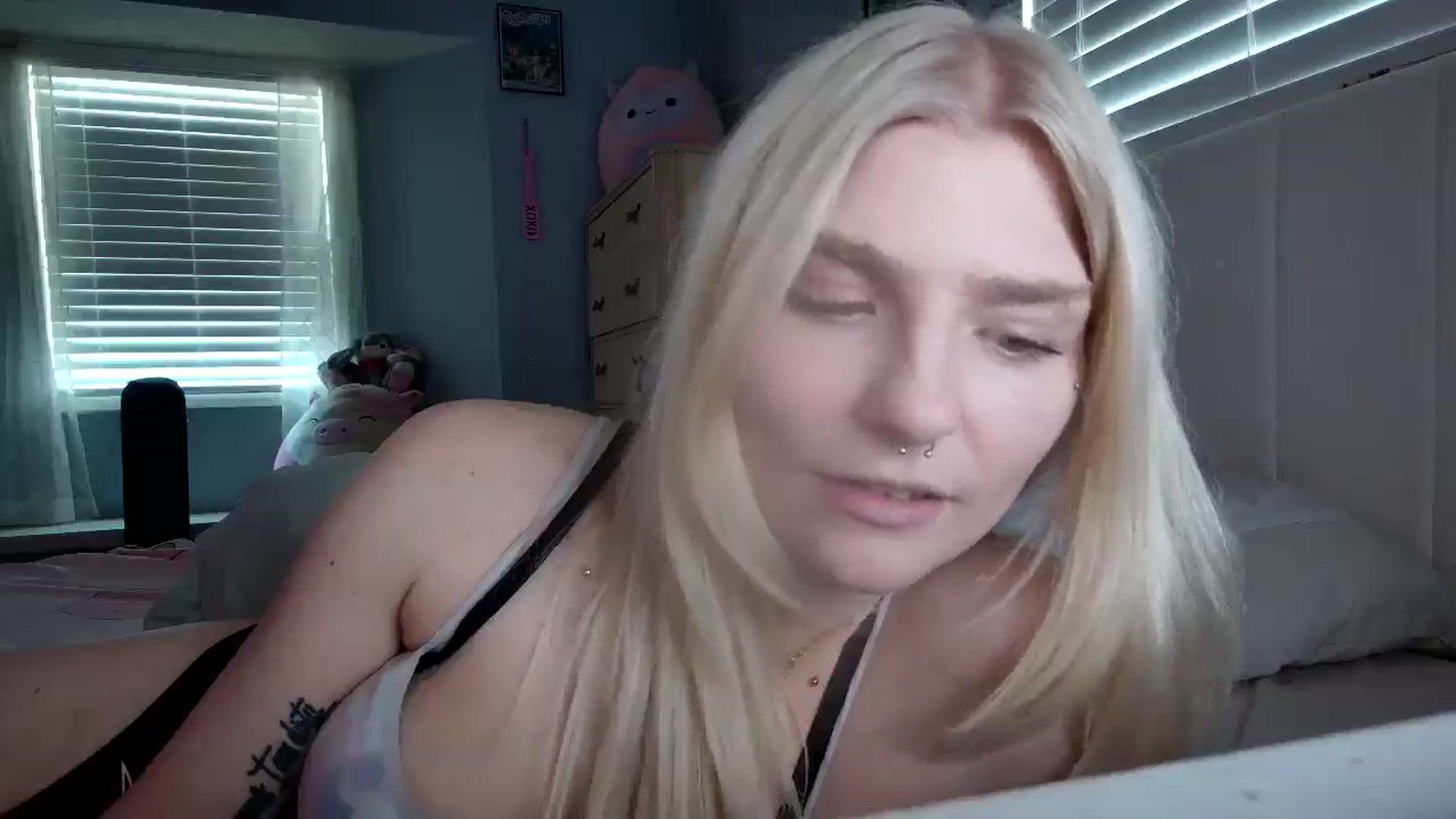 Gallery image thumbnail from DuckChan0's myfreecams stream on, 10/01/2024, 18:19 image 12 of 20