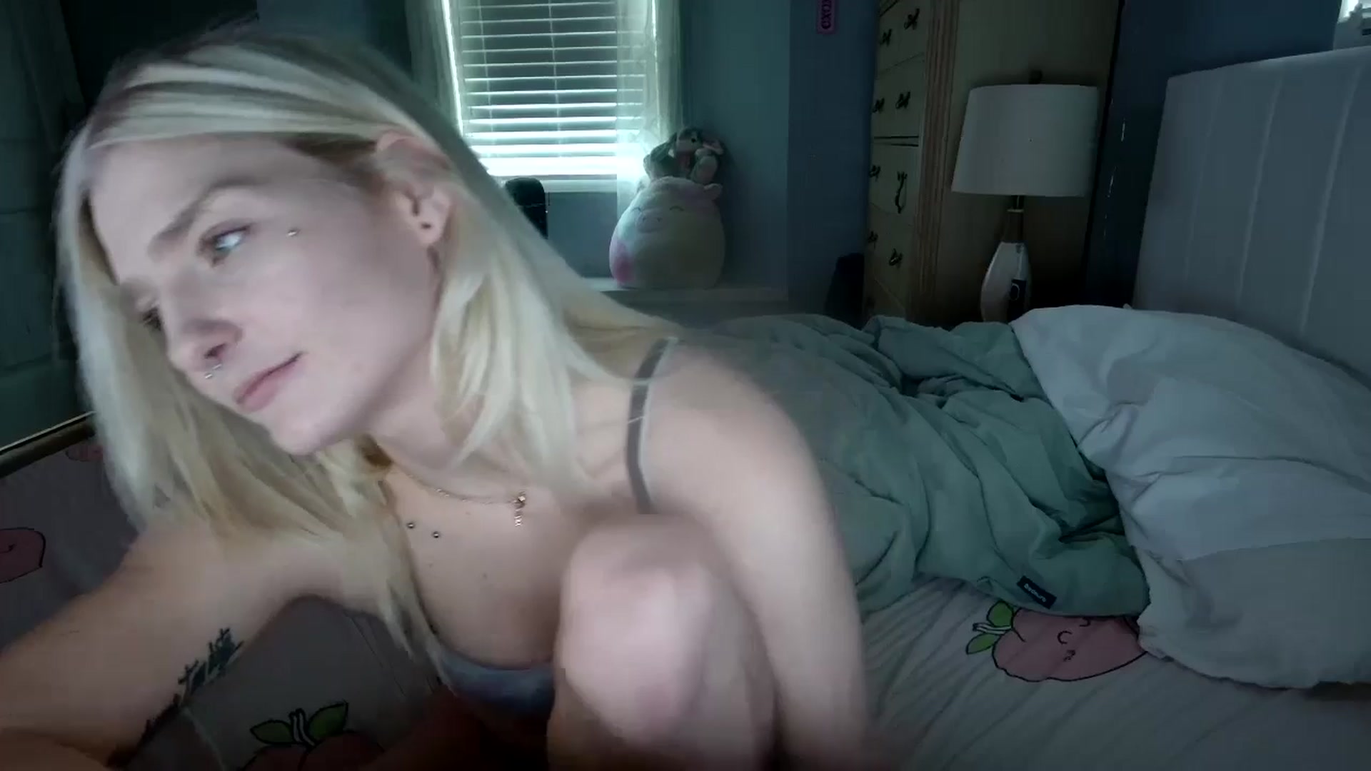 Gallery image thumbnail from DuckChan0's myfreecams stream on, 10/01/2024, 18:19 image 16 of 20