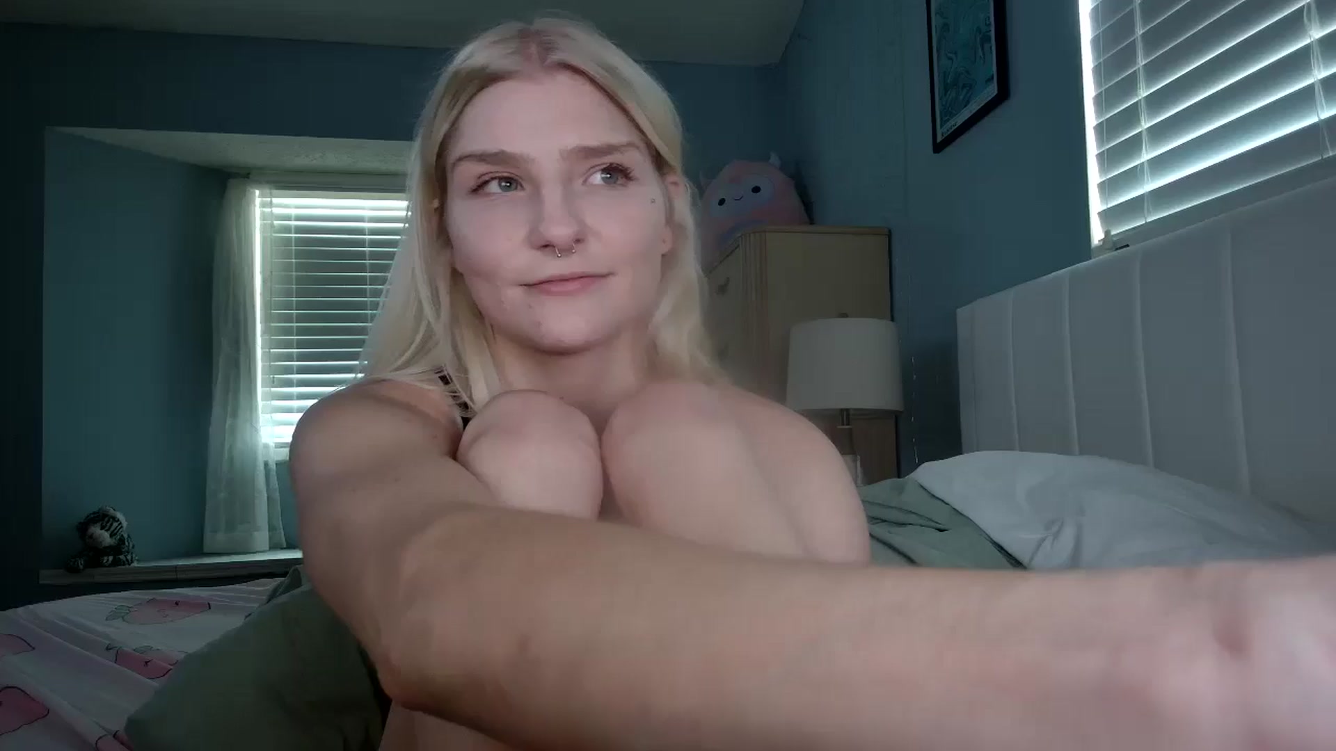 Gallery image thumbnail from DuckChan0's myfreecams stream on, 10/01/2024, 18:19 image 10 of 20