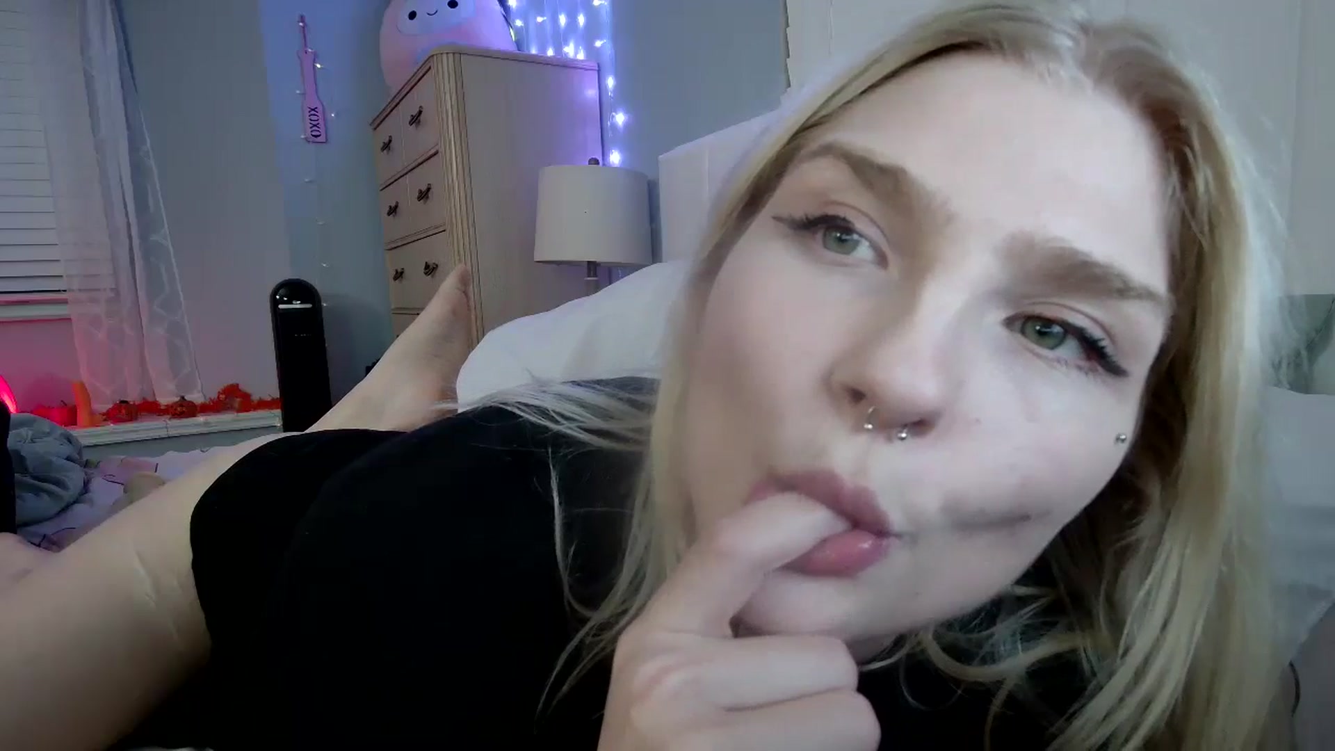 Gallery image thumbnail from DuckChan0's myfreecams stream on, 10/03/2024, 24:12 image 9 of 20