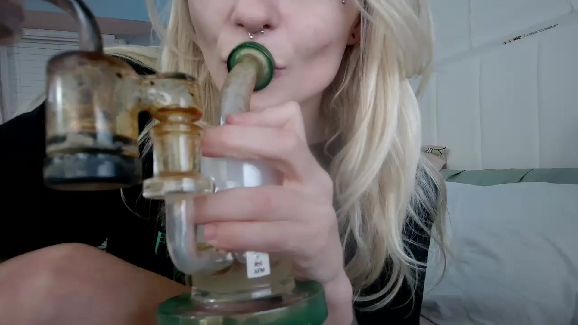Gallery image thumbnail from DuckChan0's myfreecams stream on, 10/03/2024, 24:12 image 1 of 20