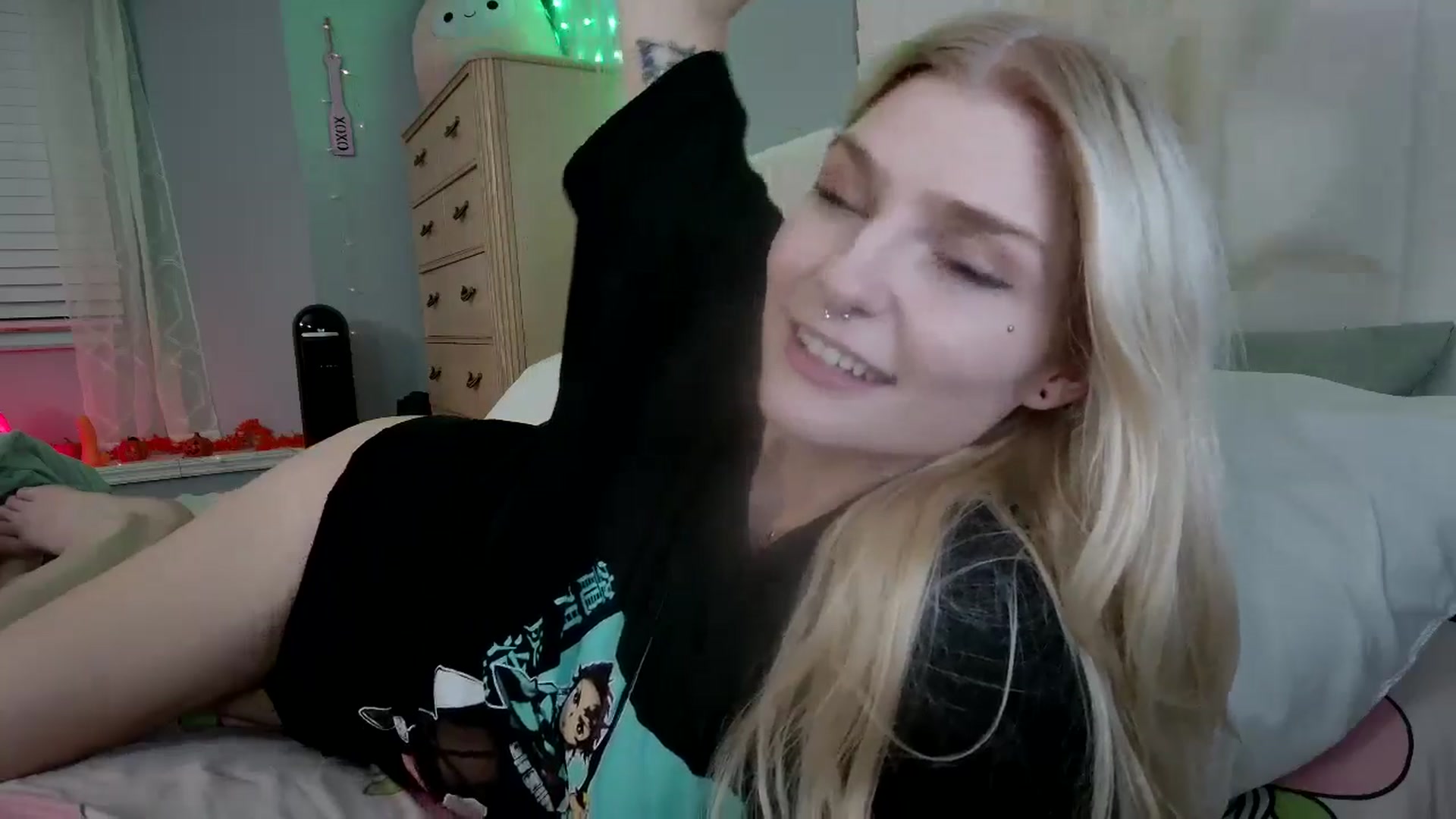 Gallery image thumbnail from DuckChan0's myfreecams stream on, 10/03/2024, 24:12 image 4 of 20