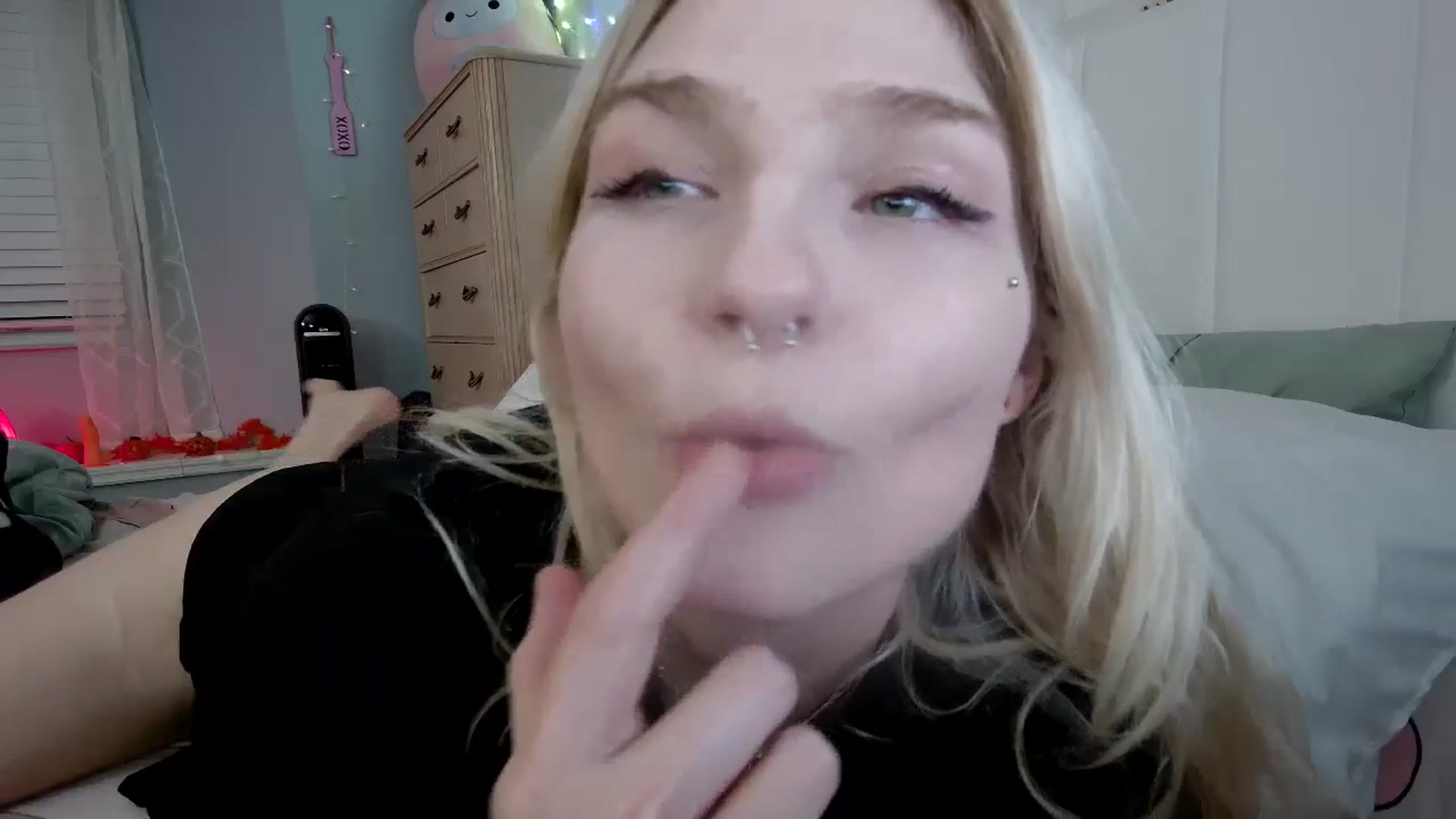 Gallery image thumbnail from DuckChan0's myfreecams stream on, 10/03/2024, 24:12 image 8 of 20
