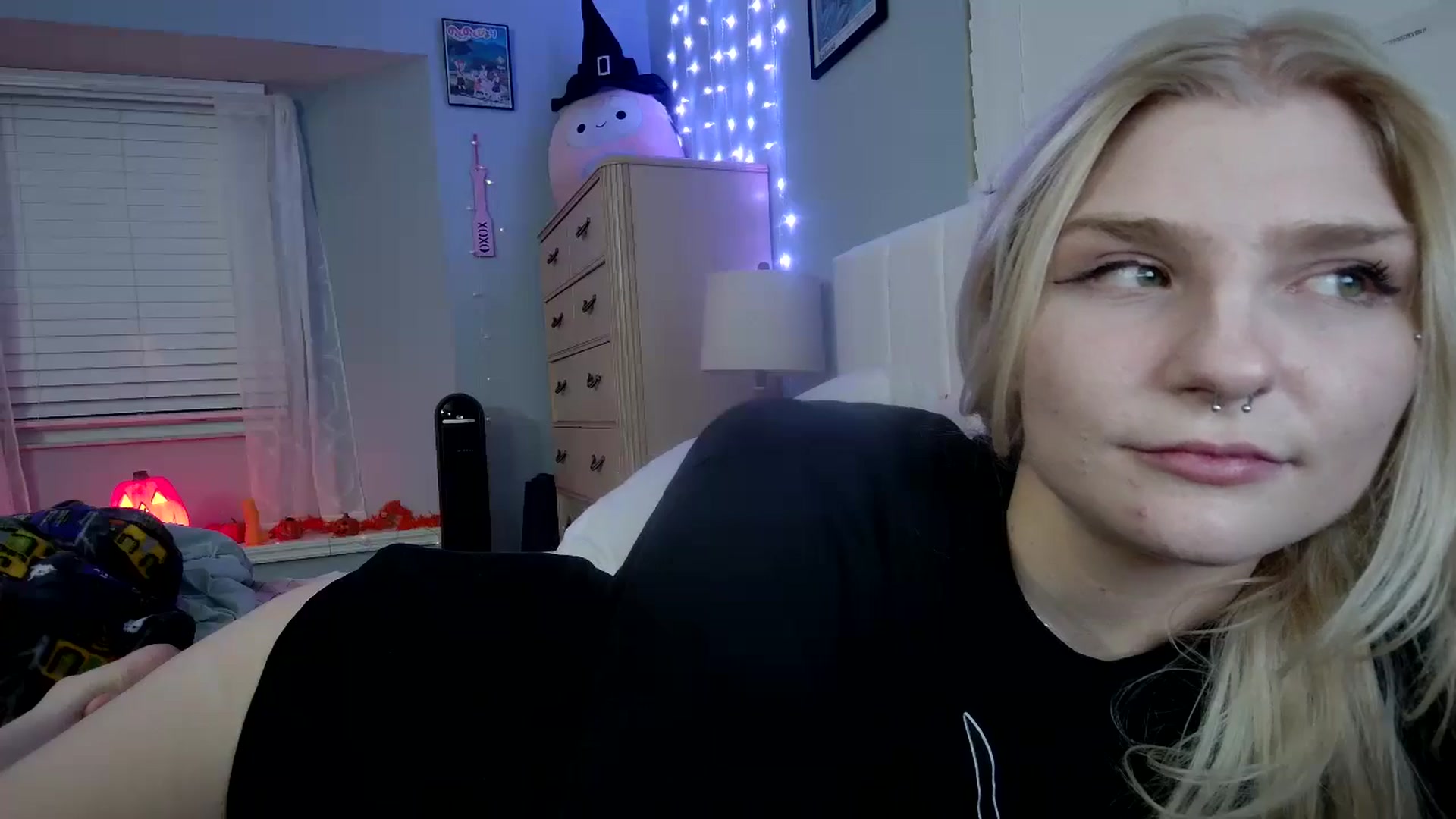 Gallery image thumbnail from DuckChan0's myfreecams stream on, 10/03/2024, 24:12 image 20 of 20