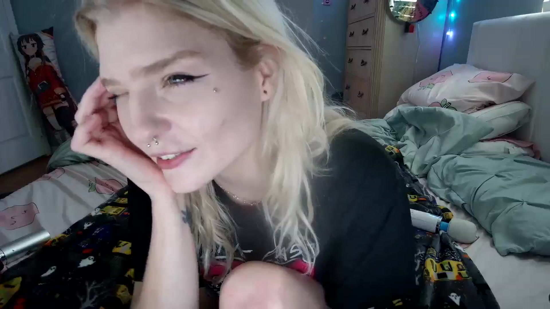 Gallery image thumbnail from DuckChan0's myfreecams stream on, 10/03/2024, 14:44 image 17 of 20