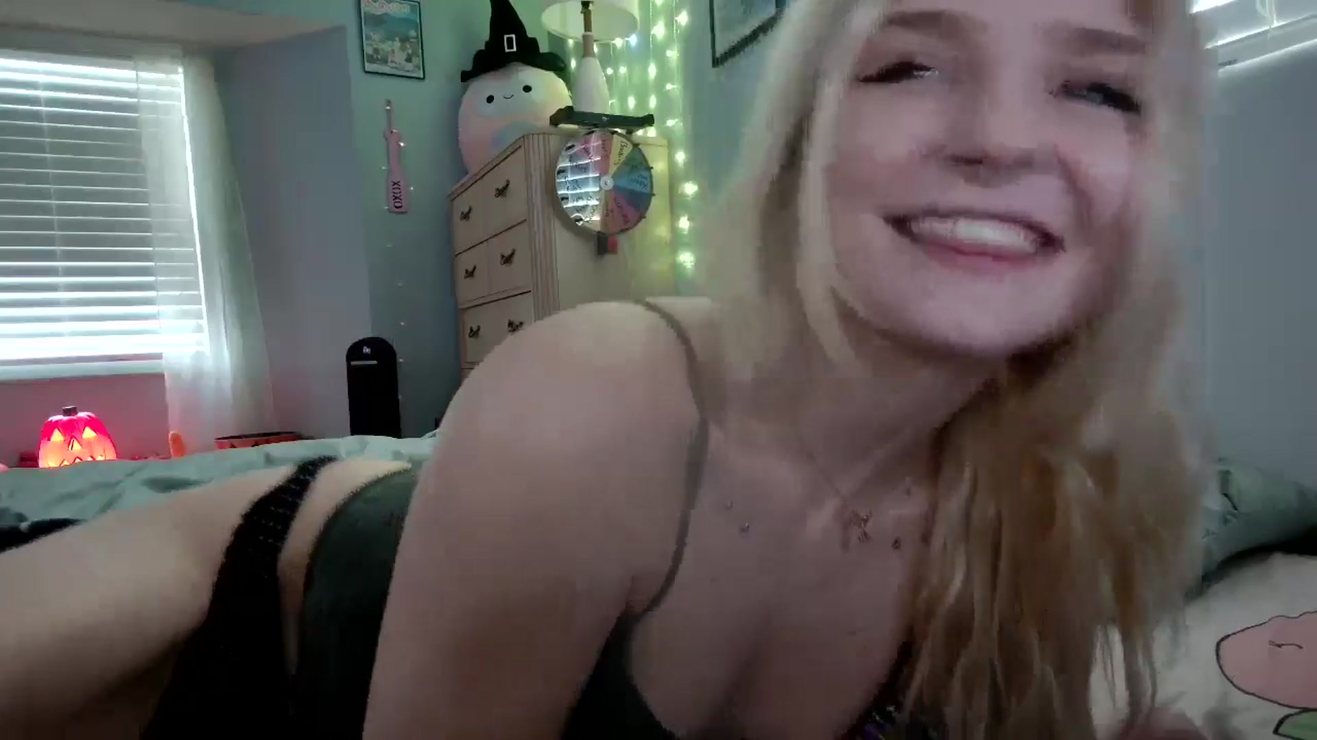 Gallery image thumbnail from DuckChan0's myfreecams stream on, 10/03/2024, 15:45 image 10 of 20