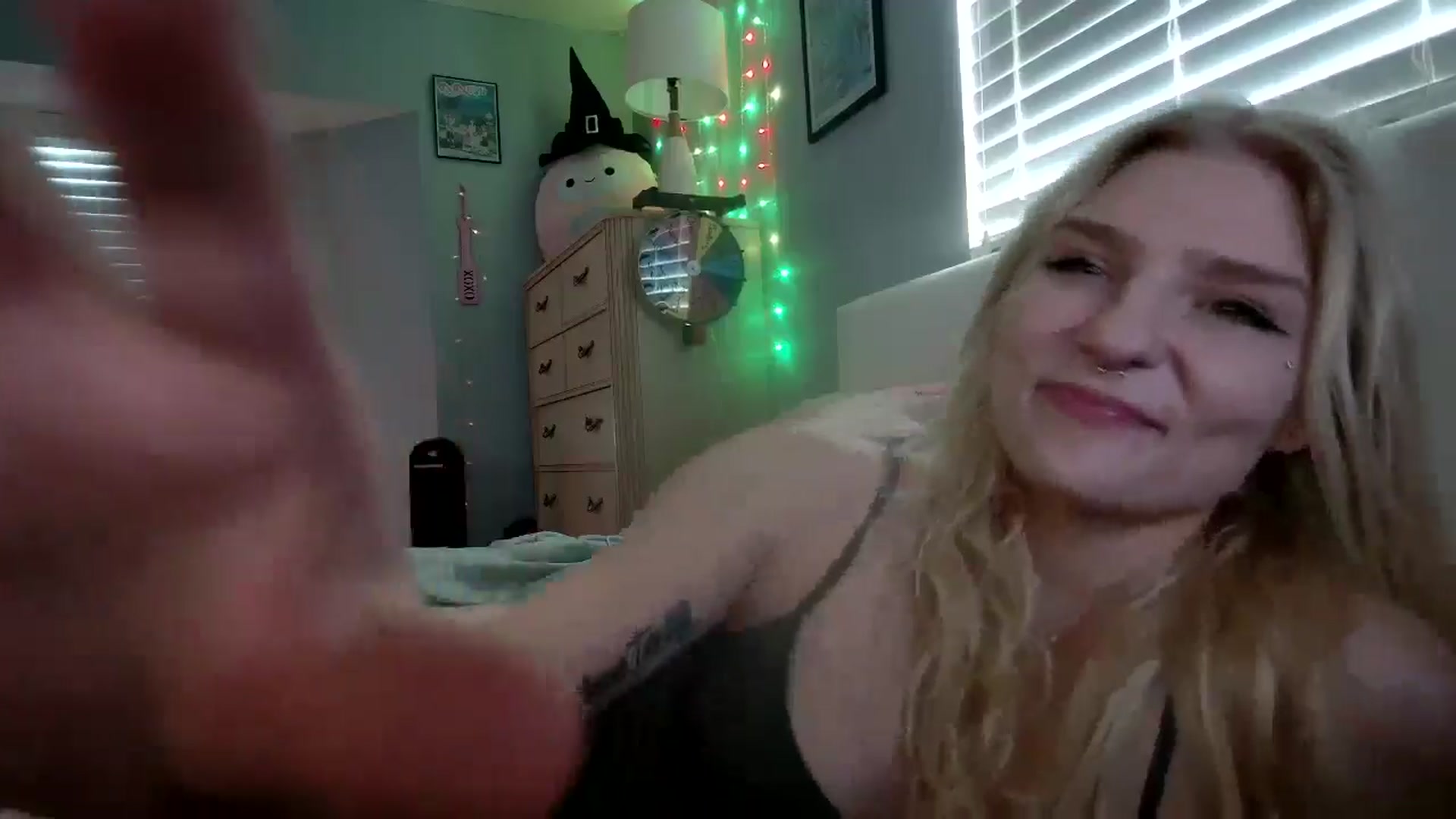 Gallery image thumbnail from DuckChan0's myfreecams stream on, 10/03/2024, 15:45 image 17 of 20