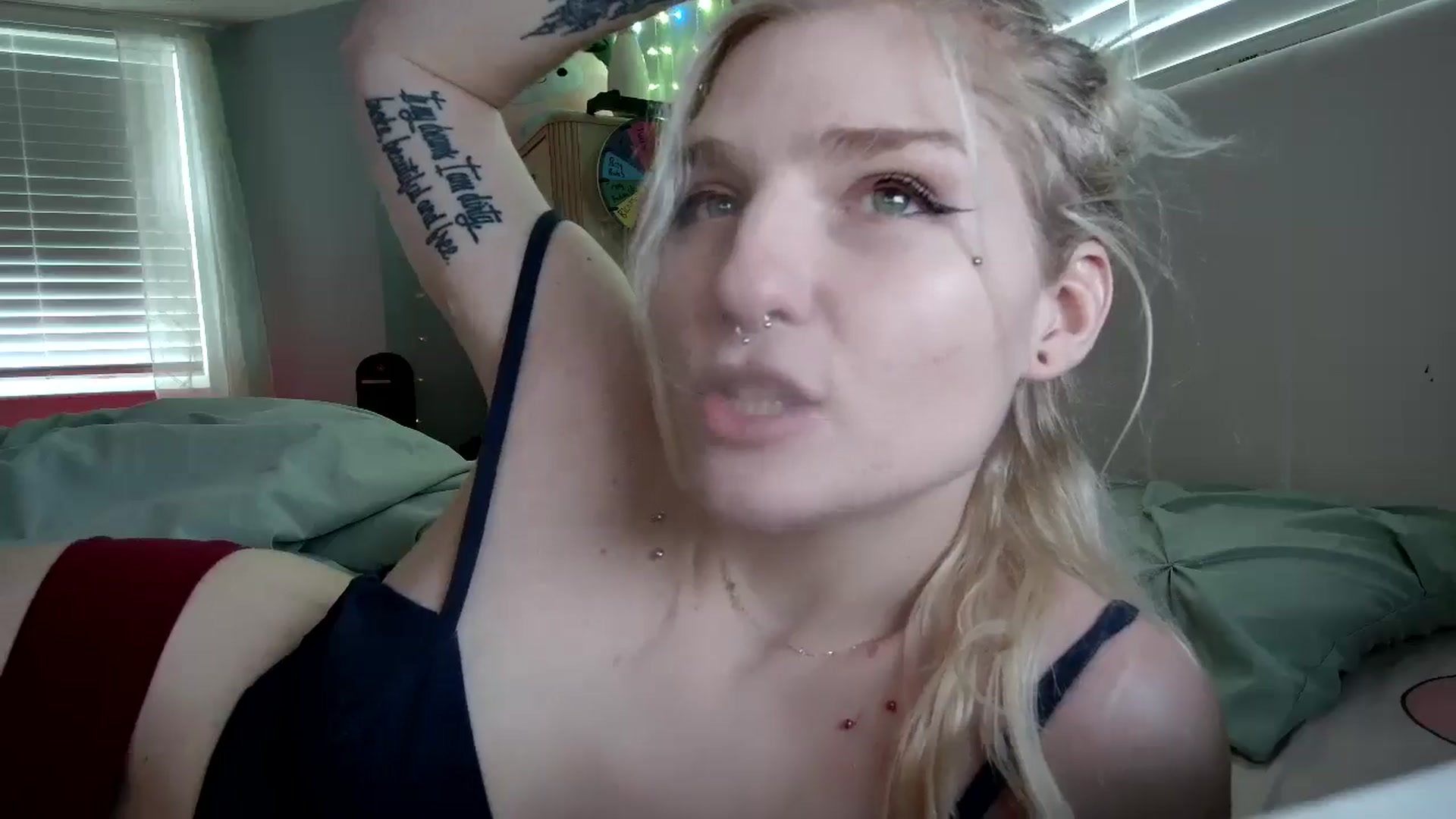Gallery image thumbnail from DuckChan0's myfreecams stream on, 10/04/2024, 16:14 image 16 of 20