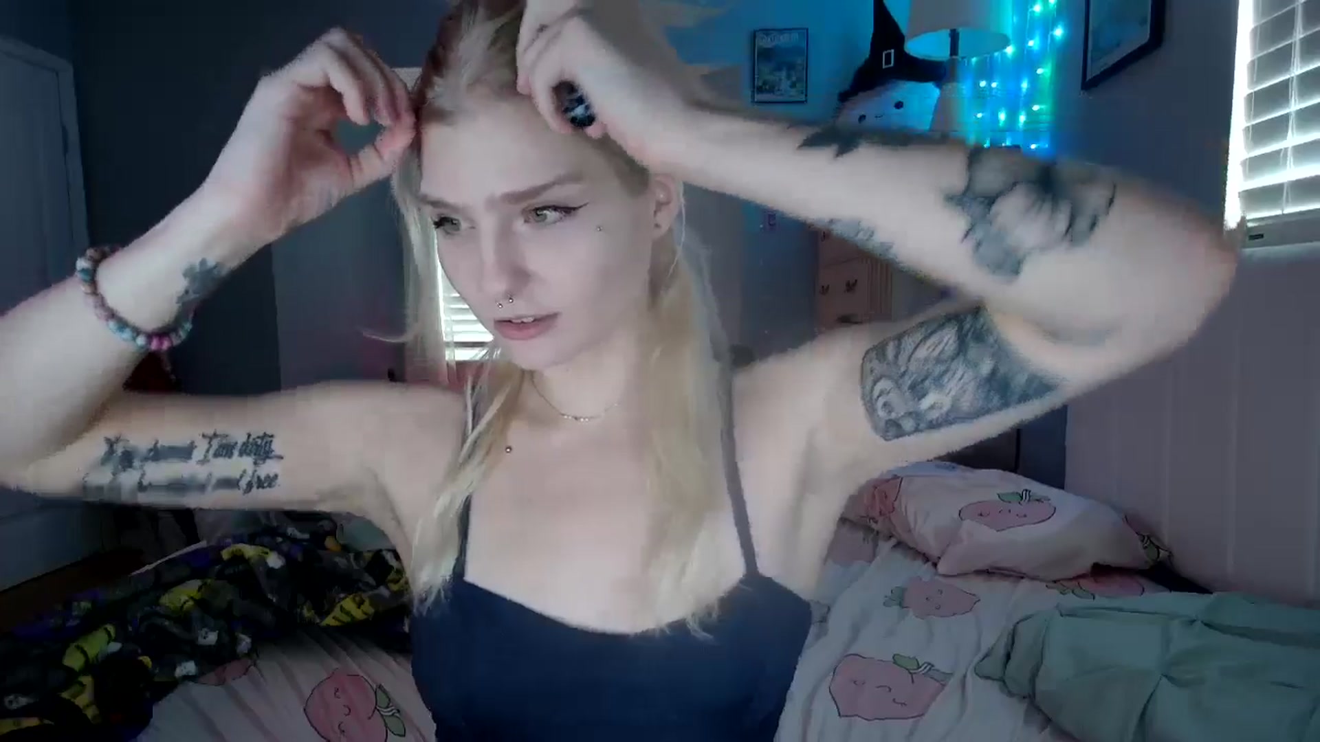Gallery image thumbnail from DuckChan0's myfreecams stream on, 10/04/2024, 16:14 image 12 of 20