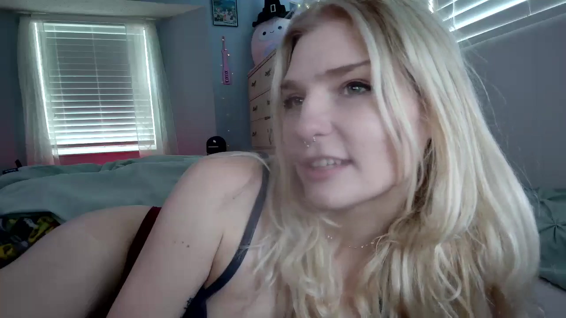 Gallery image thumbnail from DuckChan0's myfreecams stream on, 10/04/2024, 16:14 image 9 of 20