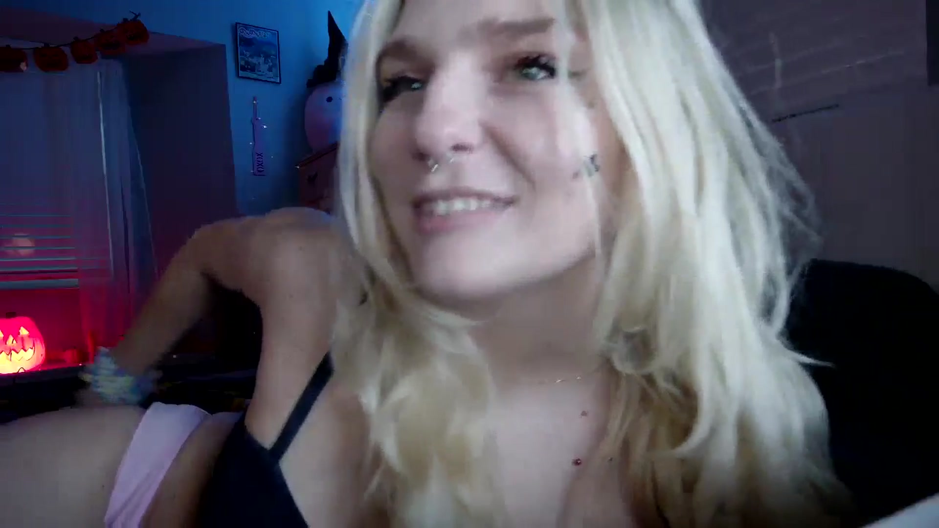 Gallery image thumbnail from DuckChan0's myfreecams stream on, 10/05/2024, 22:58 image 10 of 20