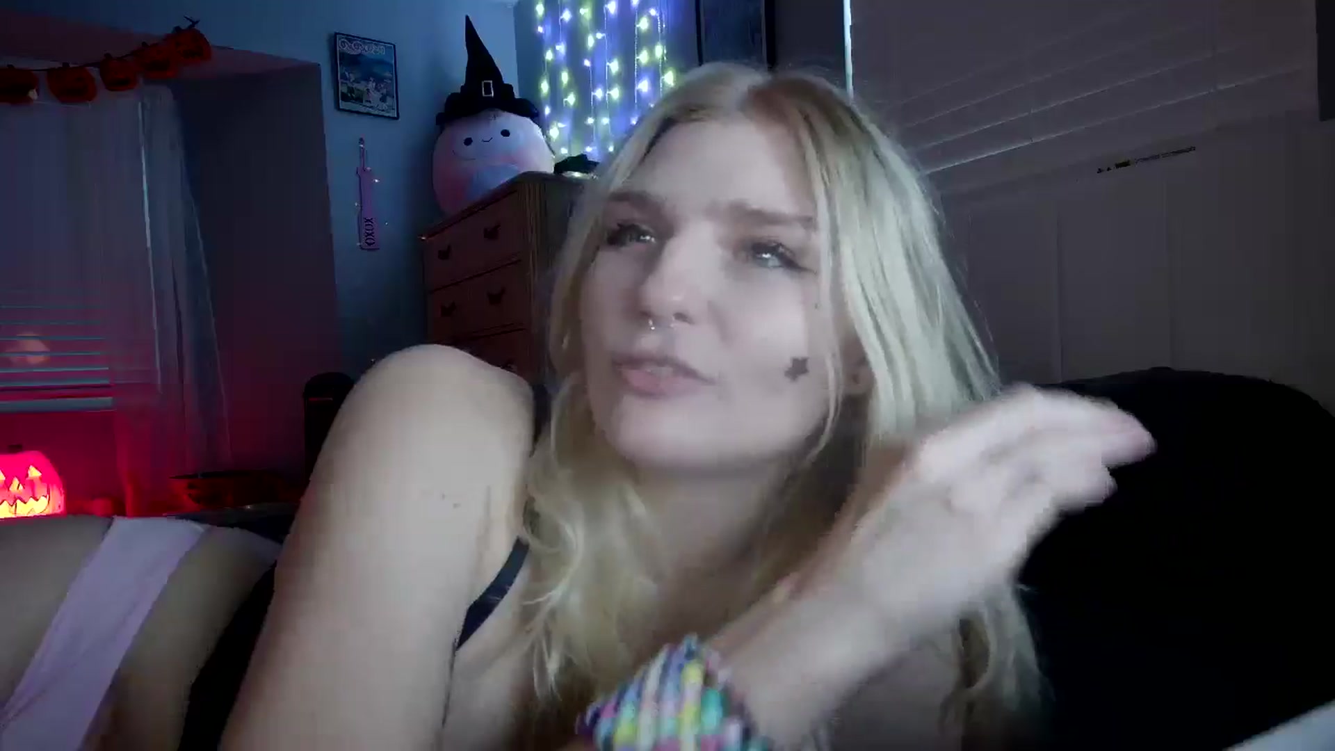 Gallery image thumbnail from DuckChan0's myfreecams stream on, 10/05/2024, 22:58 image 12 of 20