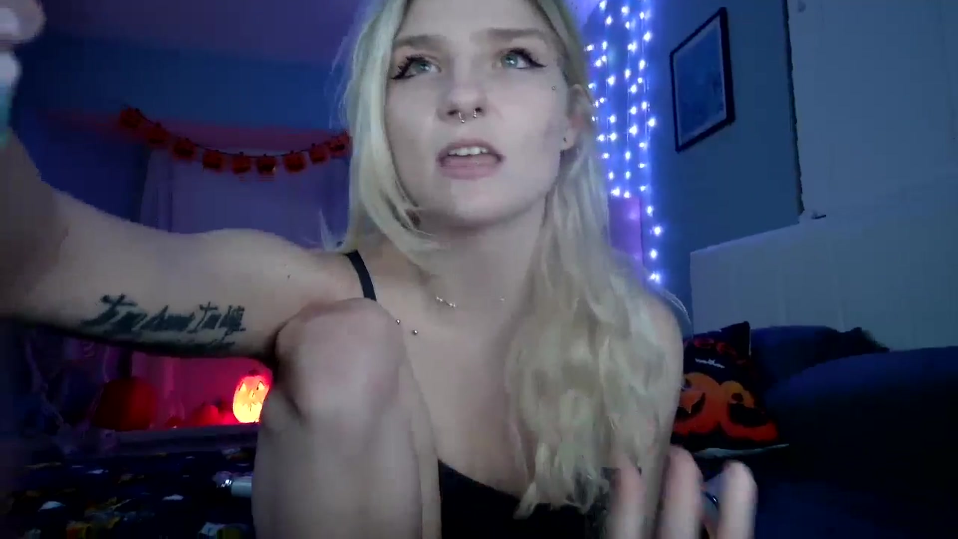 Gallery image thumbnail from DuckChan0's myfreecams stream on, 10/05/2024, 23:46 image 18 of 20