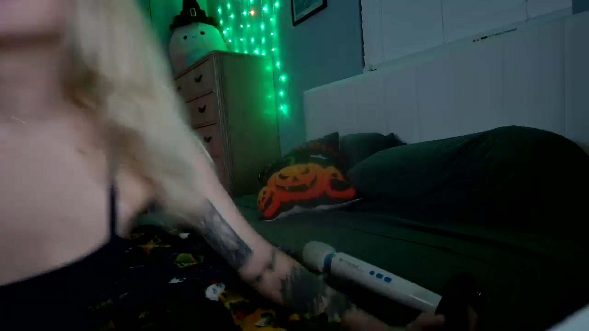 Gallery image thumbnail from DuckChan0's myfreecams stream on, 10/05/2024, 23:46 image 15 of 20