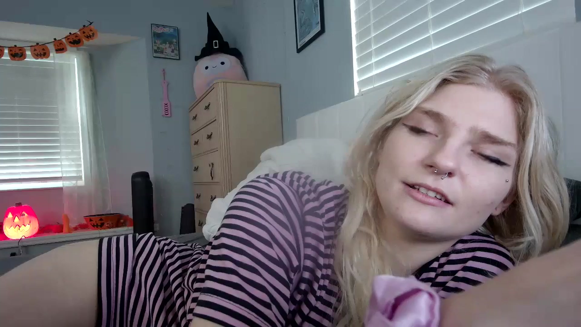 Gallery image thumbnail from DuckChan0's myfreecams stream on, 10/07/2024, 16:27 image 12 of 20