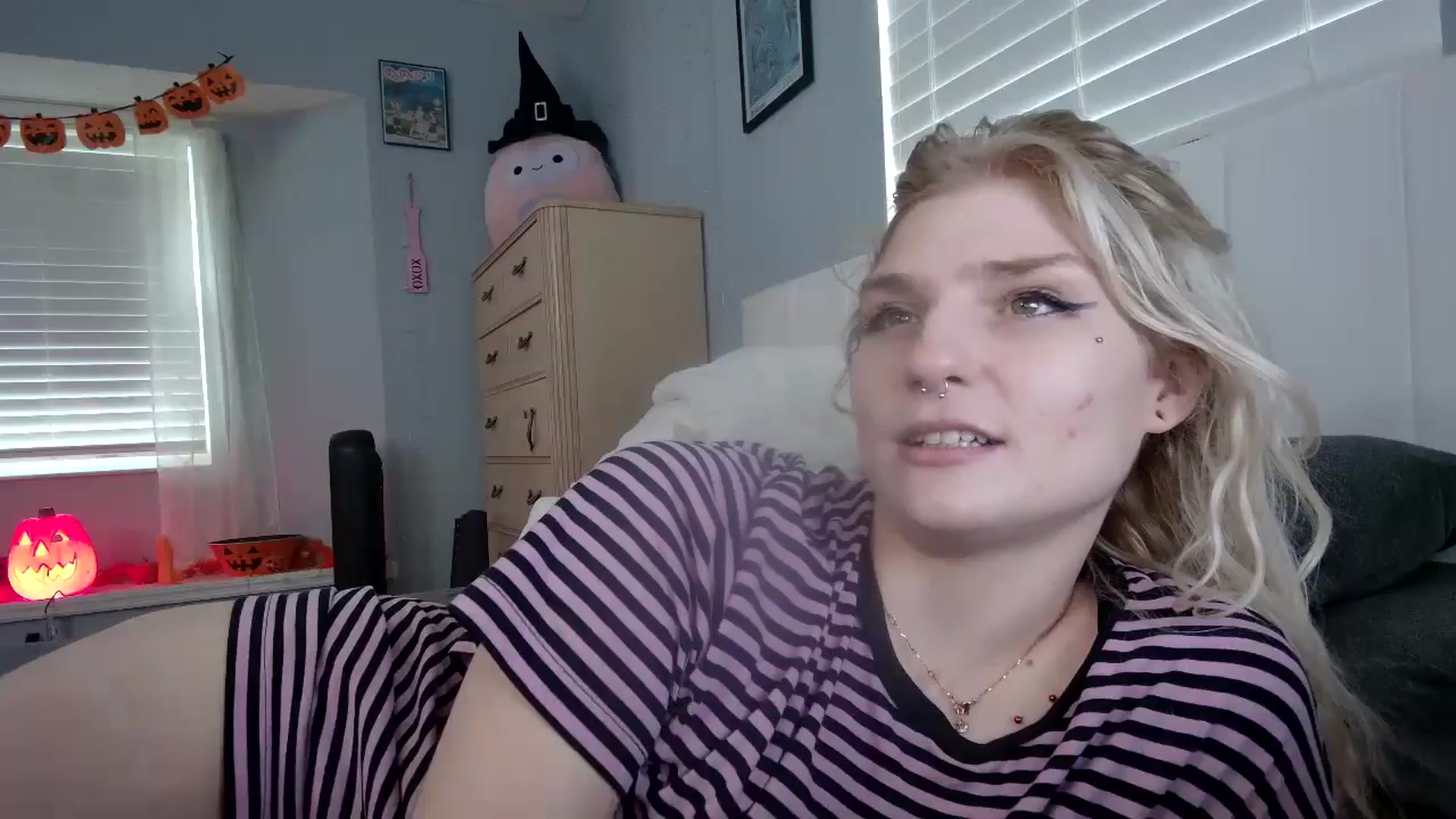 Gallery image thumbnail from DuckChan0's myfreecams stream on, 10/07/2024, 16:27 image 13 of 20