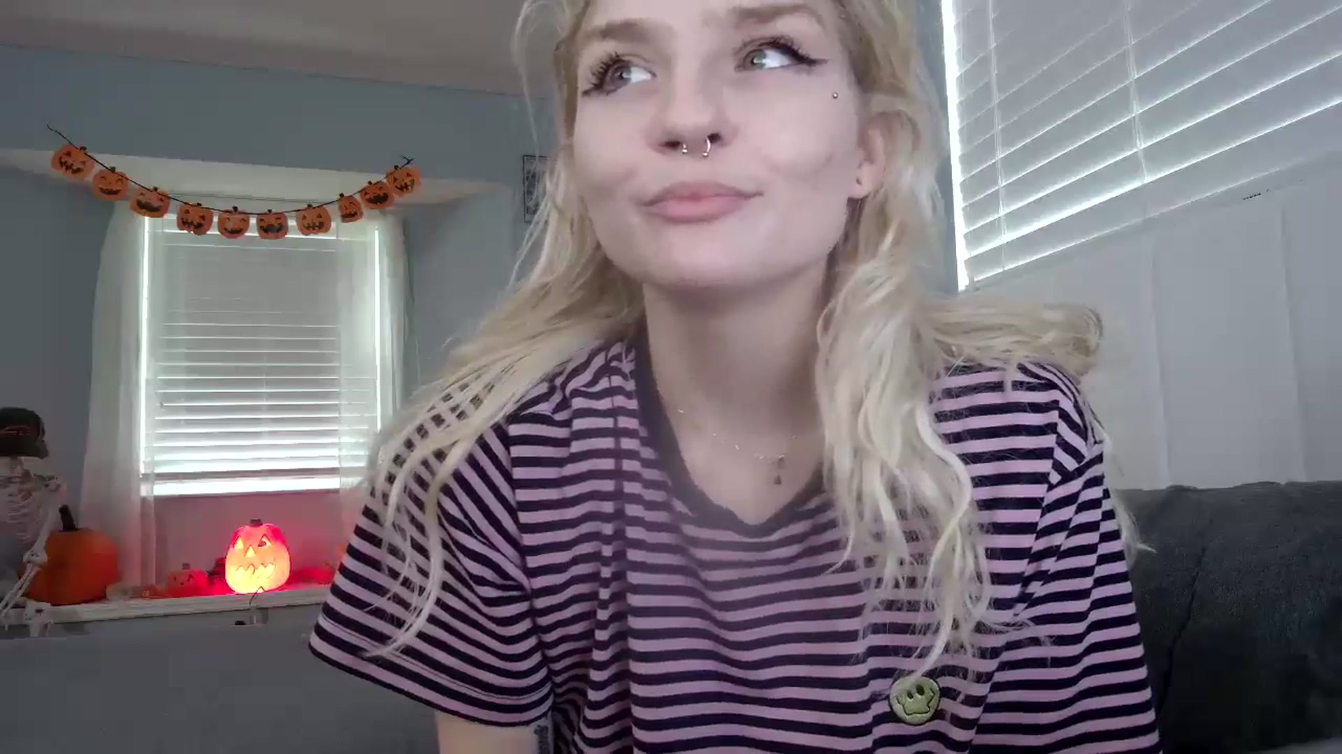Gallery image thumbnail from DuckChan0's myfreecams stream on, 10/07/2024, 16:27 image 15 of 20