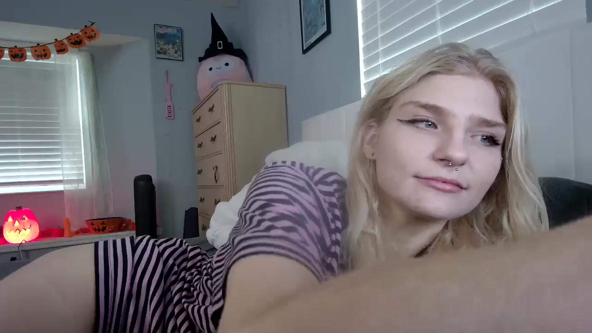 Gallery image thumbnail from DuckChan0's myfreecams stream on, 10/07/2024, 16:27 image 10 of 20