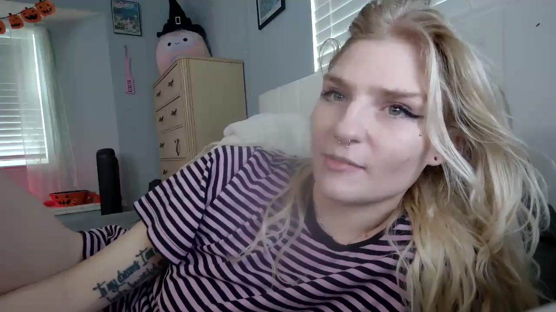 Gallery image thumbnail from DuckChan0's myfreecams stream on, 10/07/2024, 16:27 image 16 of 20
