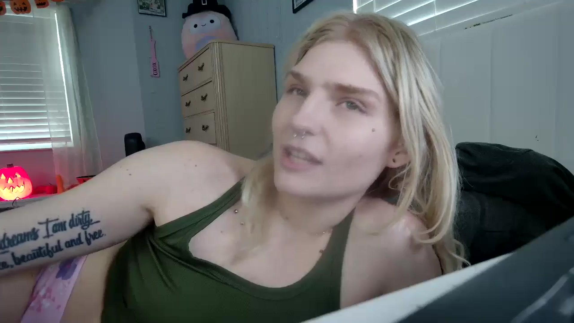 Gallery image thumbnail from DuckChan0's myfreecams stream on, 10/08/2024, 15:28 image 20 of 20