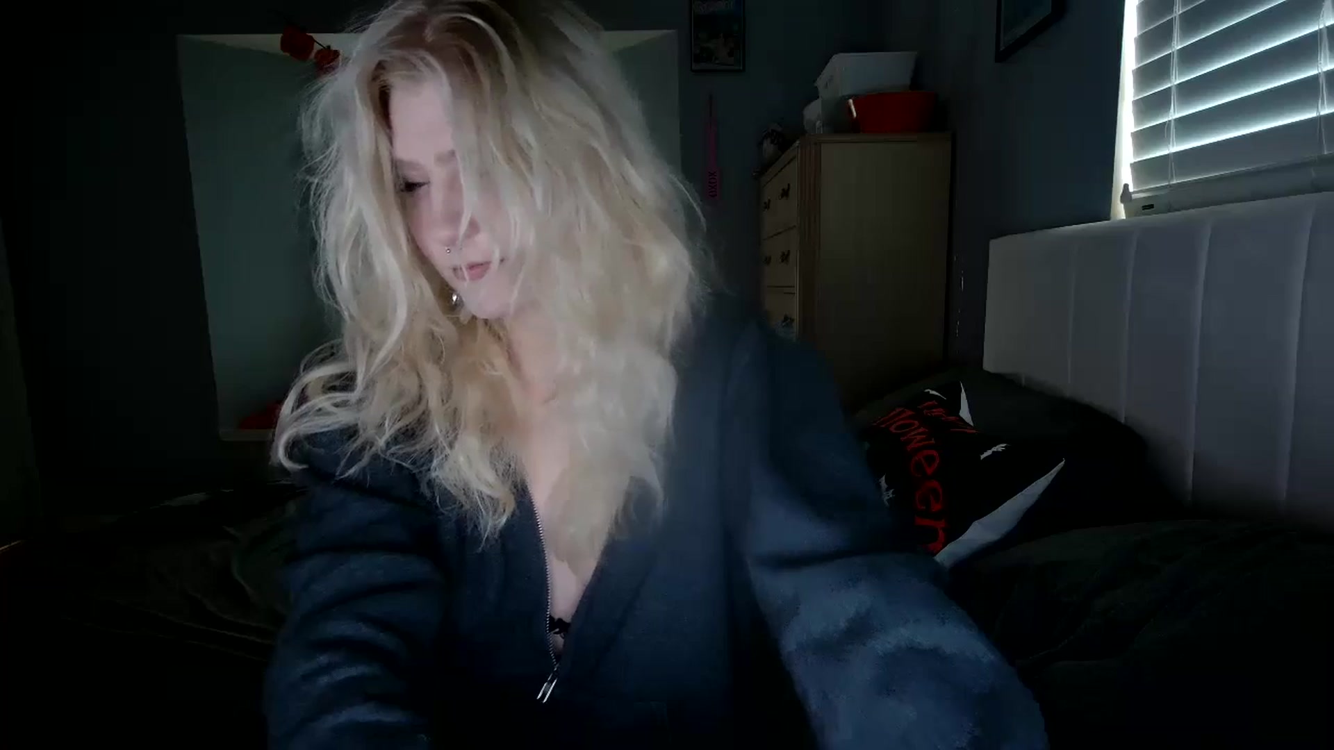 Gallery image thumbnail from DuckChan0's myfreecams stream on, 10/11/2024, 17:22 image 10 of 20