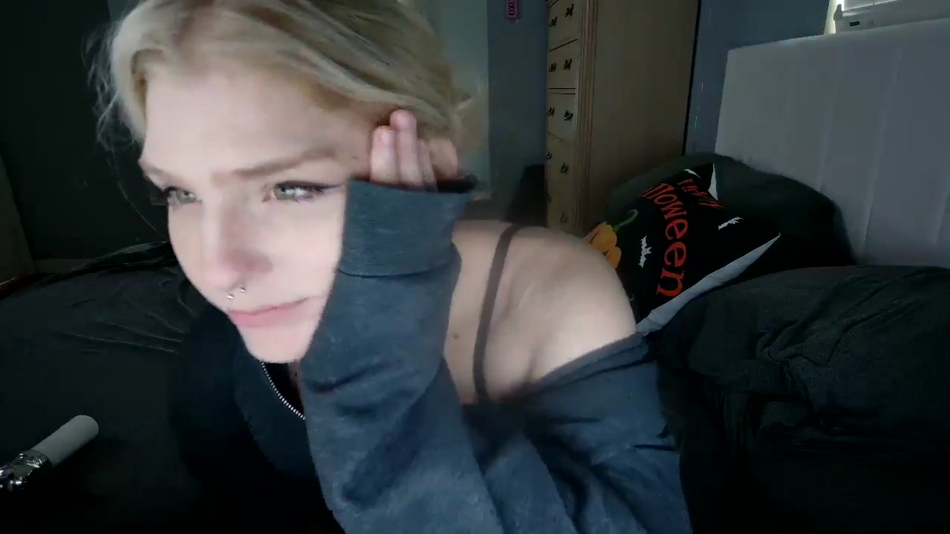 Gallery image thumbnail from DuckChan0's myfreecams stream on, 10/11/2024, 17:22 image 11 of 20