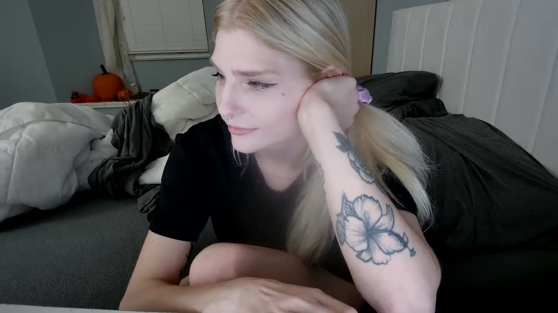 Gallery image thumbnail from DuckChan0's myfreecams stream on, 10/13/2024, 23:36 image 6 of 20