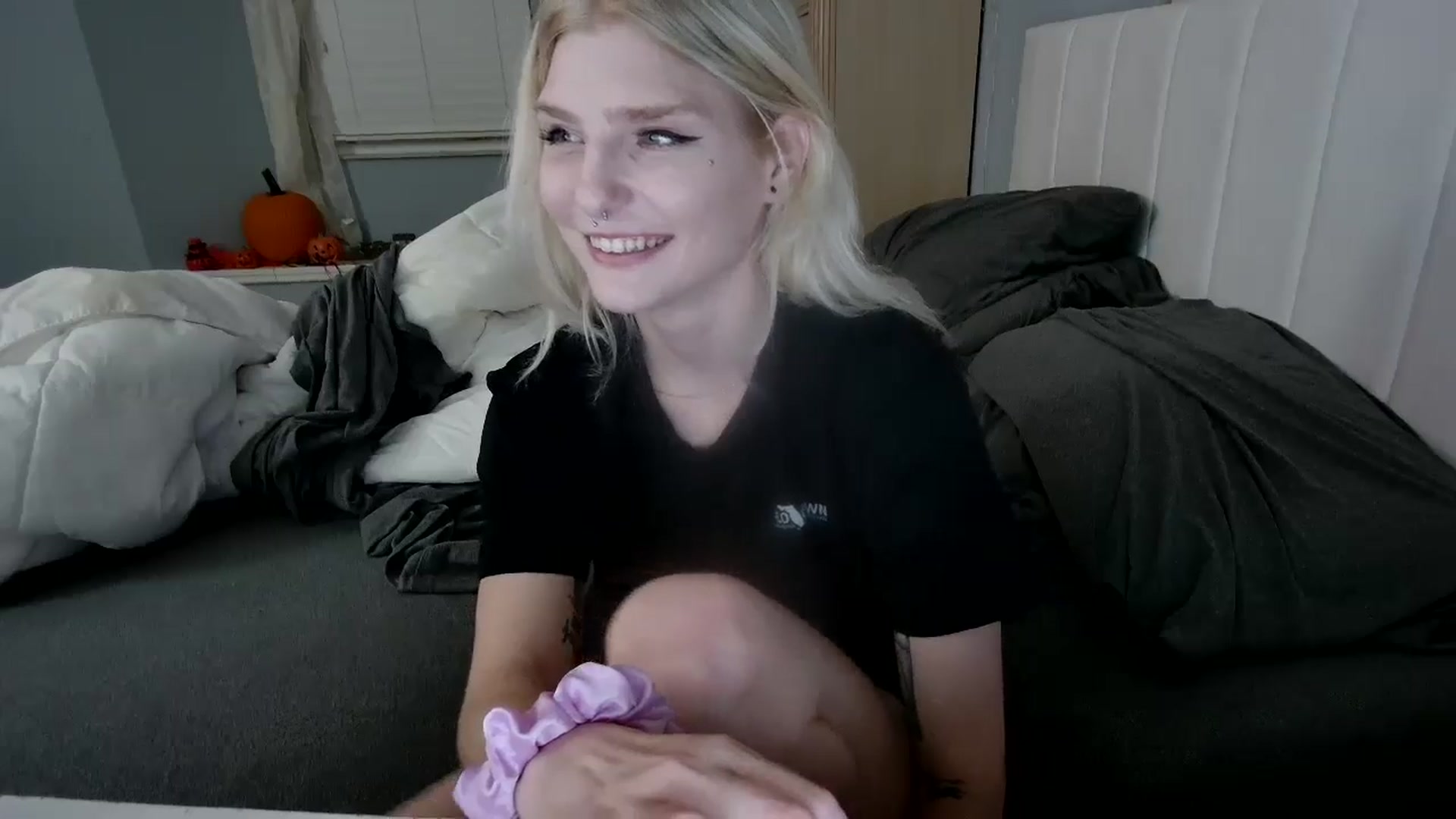 Gallery image thumbnail from DuckChan0's myfreecams stream on, 10/13/2024, 23:36 image 7 of 20