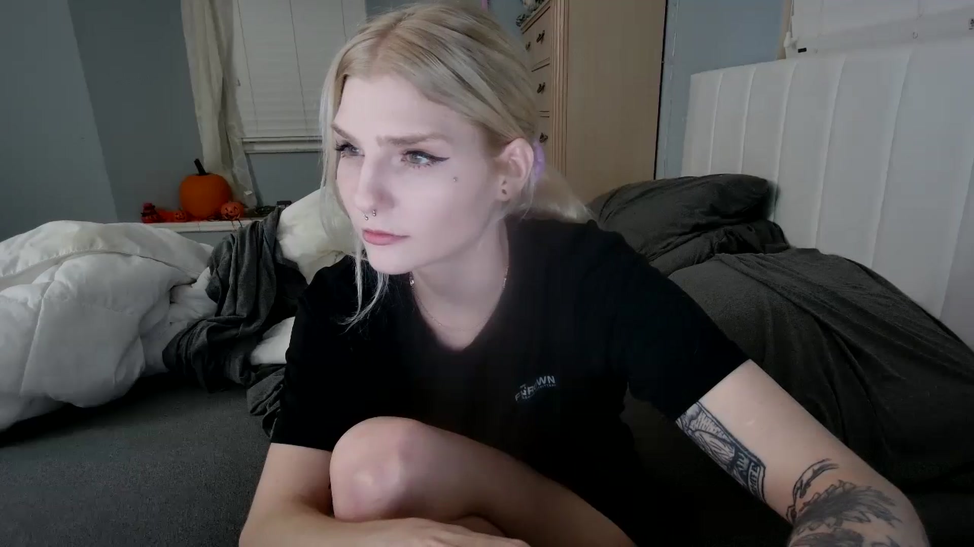 Gallery image thumbnail from DuckChan0's myfreecams stream on, 10/13/2024, 23:36 image 2 of 20