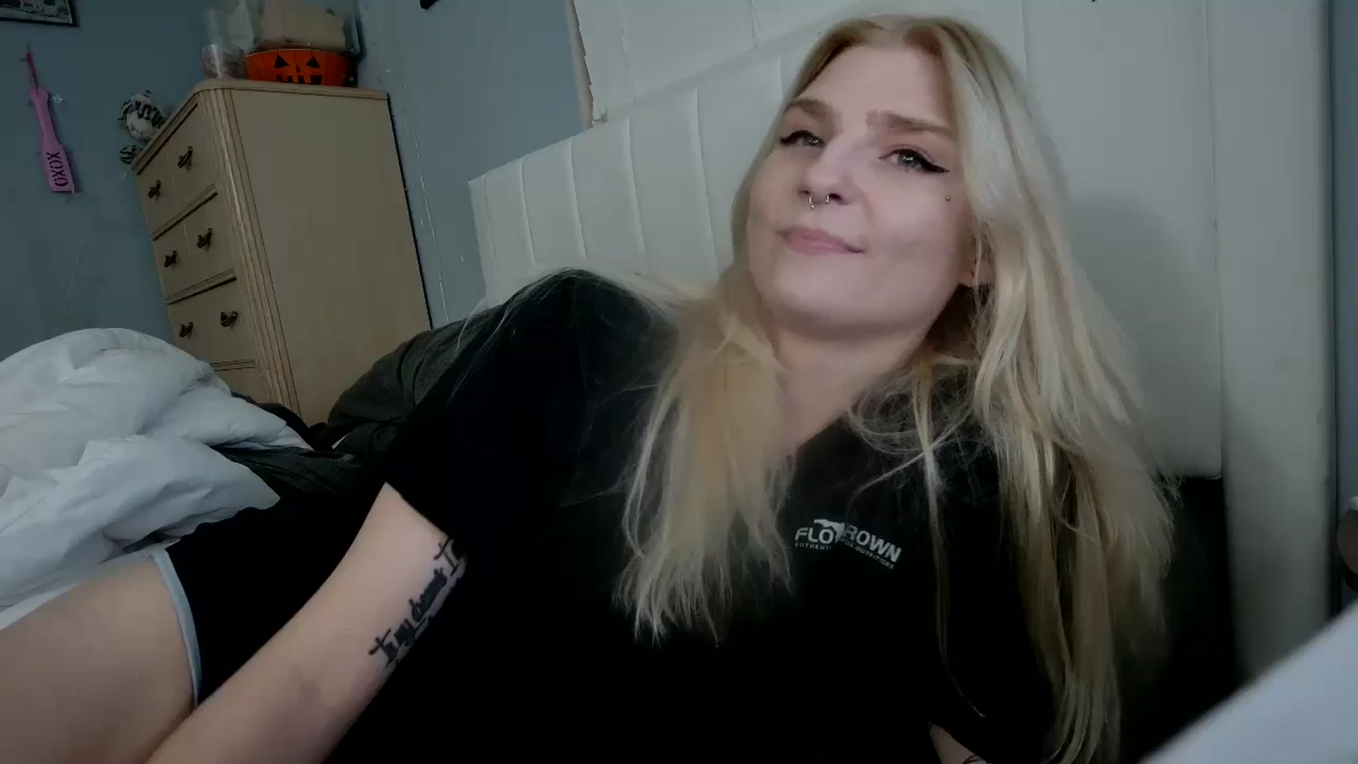 Gallery image thumbnail from DuckChan0's myfreecams stream on, 10/13/2024, 23:36 image 13 of 20
