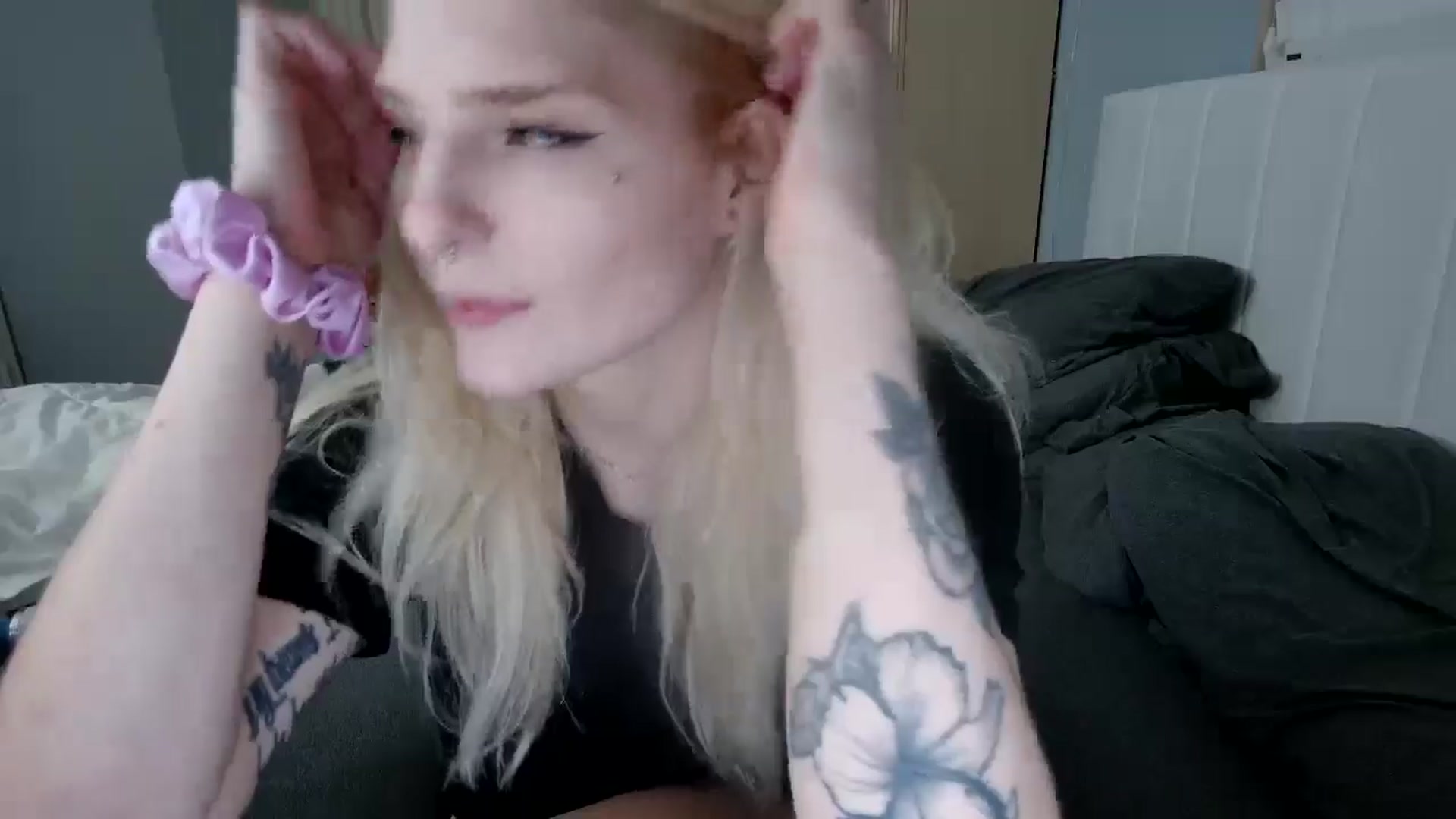 Gallery image thumbnail from DuckChan0's myfreecams stream on, 10/14/2024, 24:21 image 19 of 20